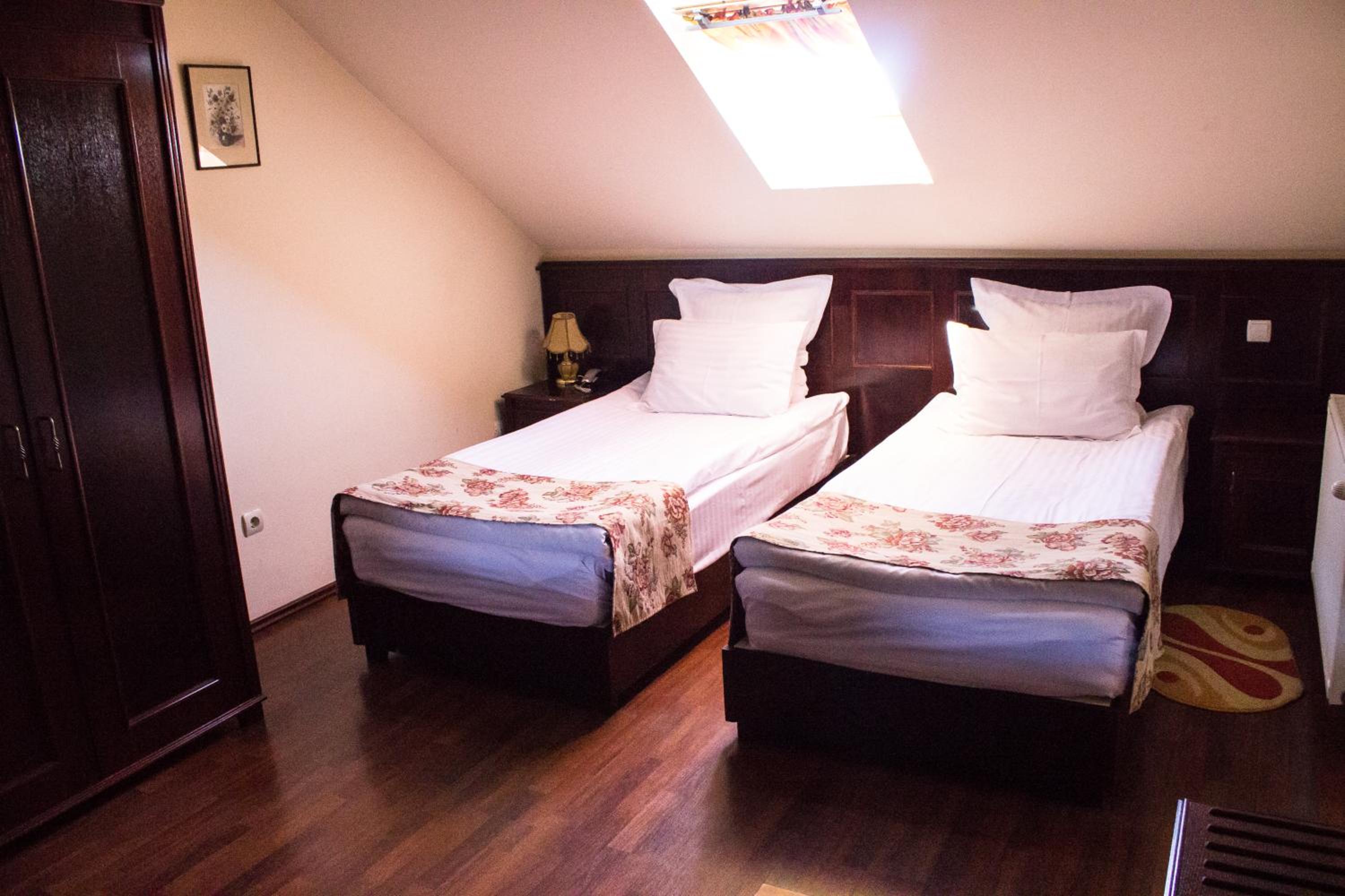 Triple Room with Private Bathroom - Photo 6