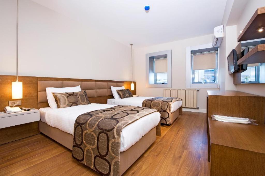 Standard Twin Room thumbnail 5