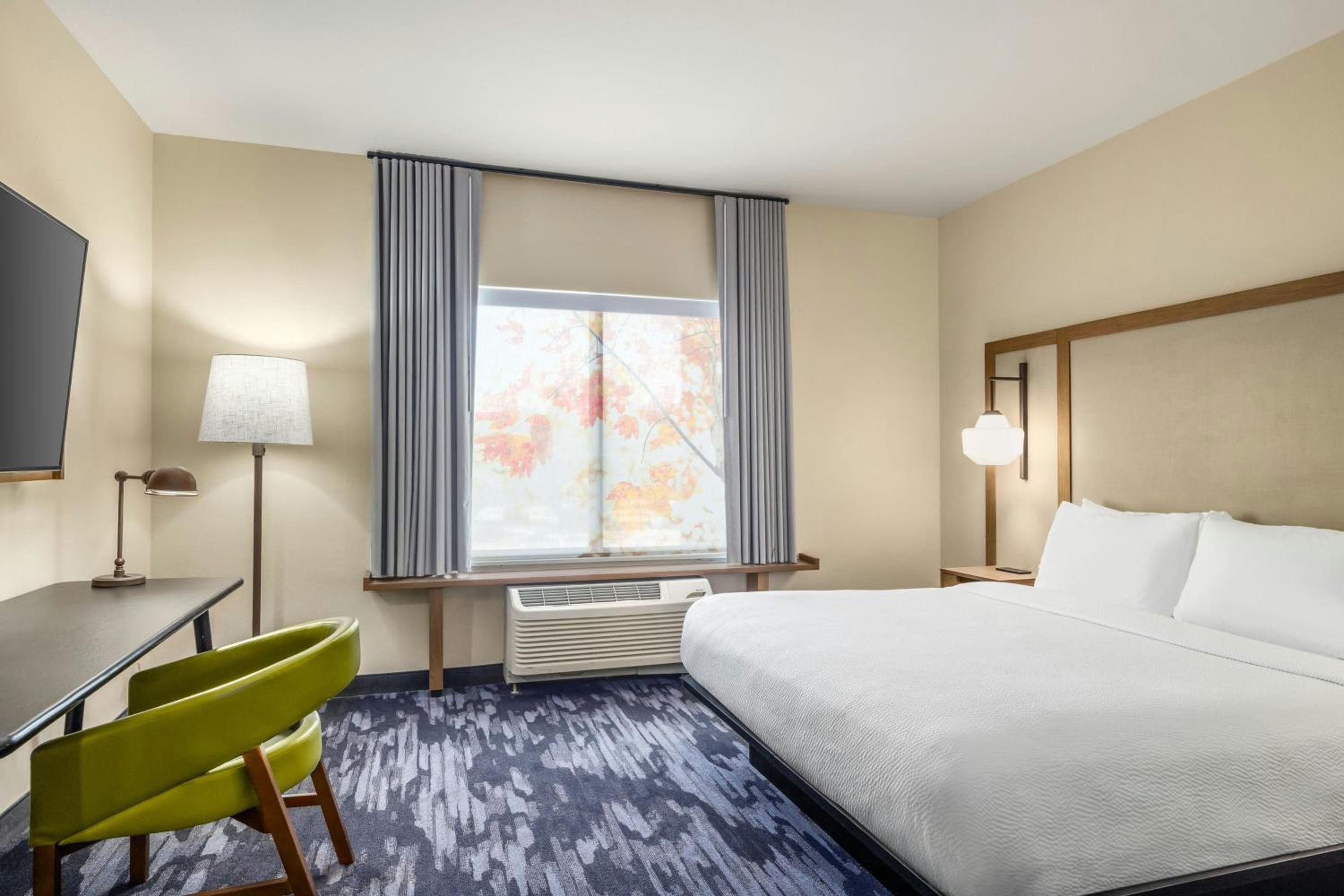 King Room with Bathtub - Mobility Access