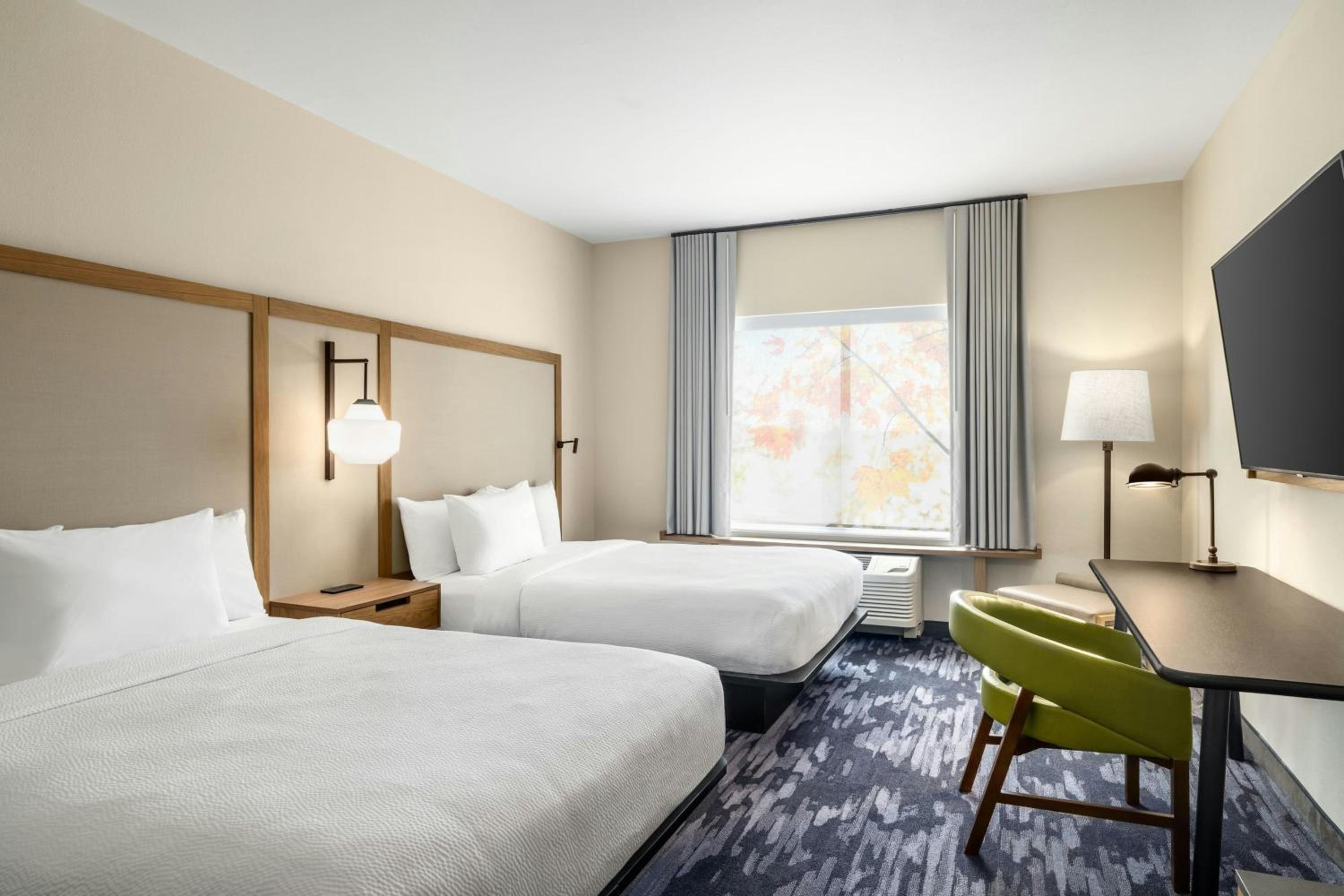 Queen Room with Two Queen Beds - Hearing Accessible