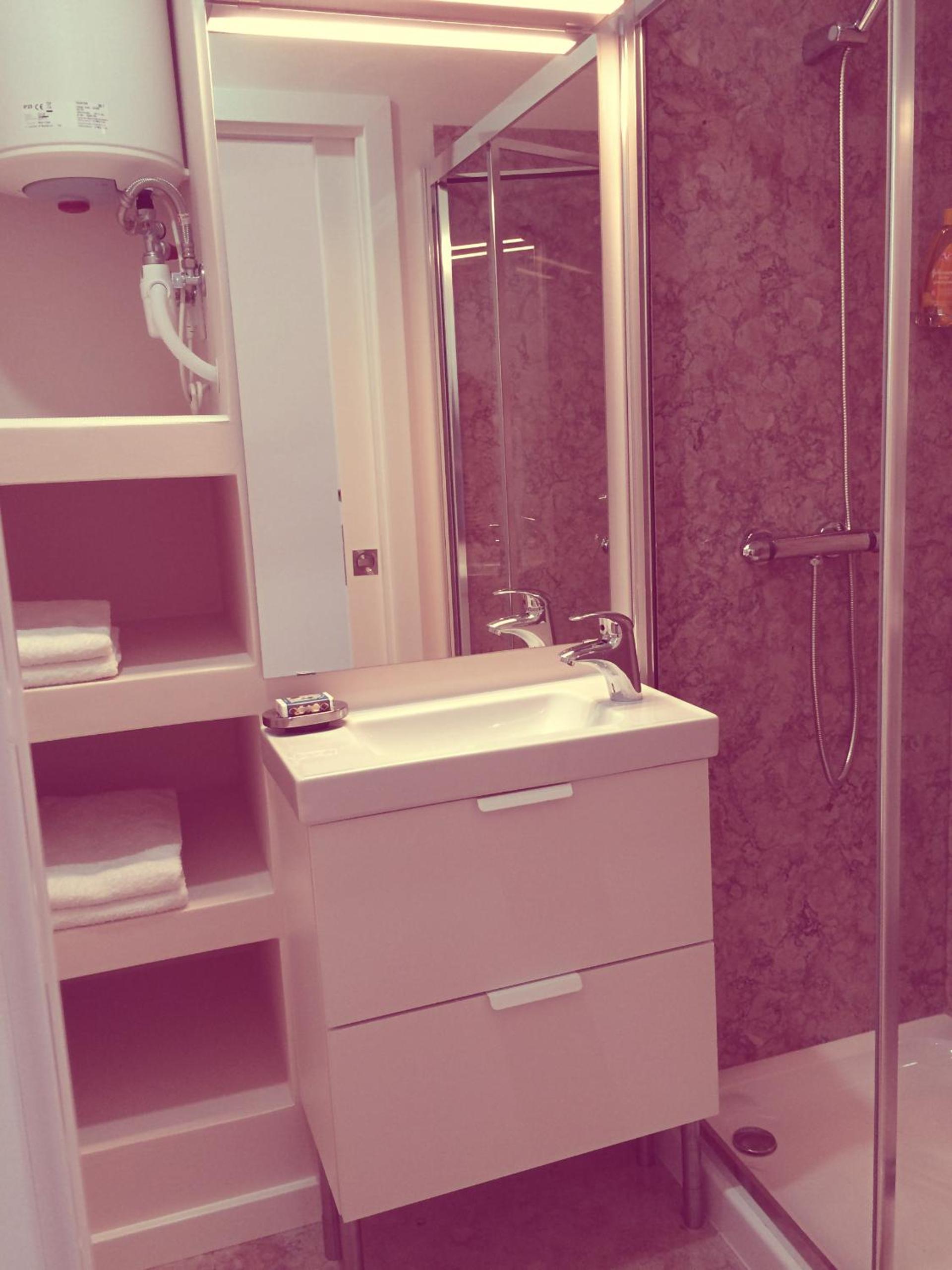 Four-Bedroom House - Photo 22