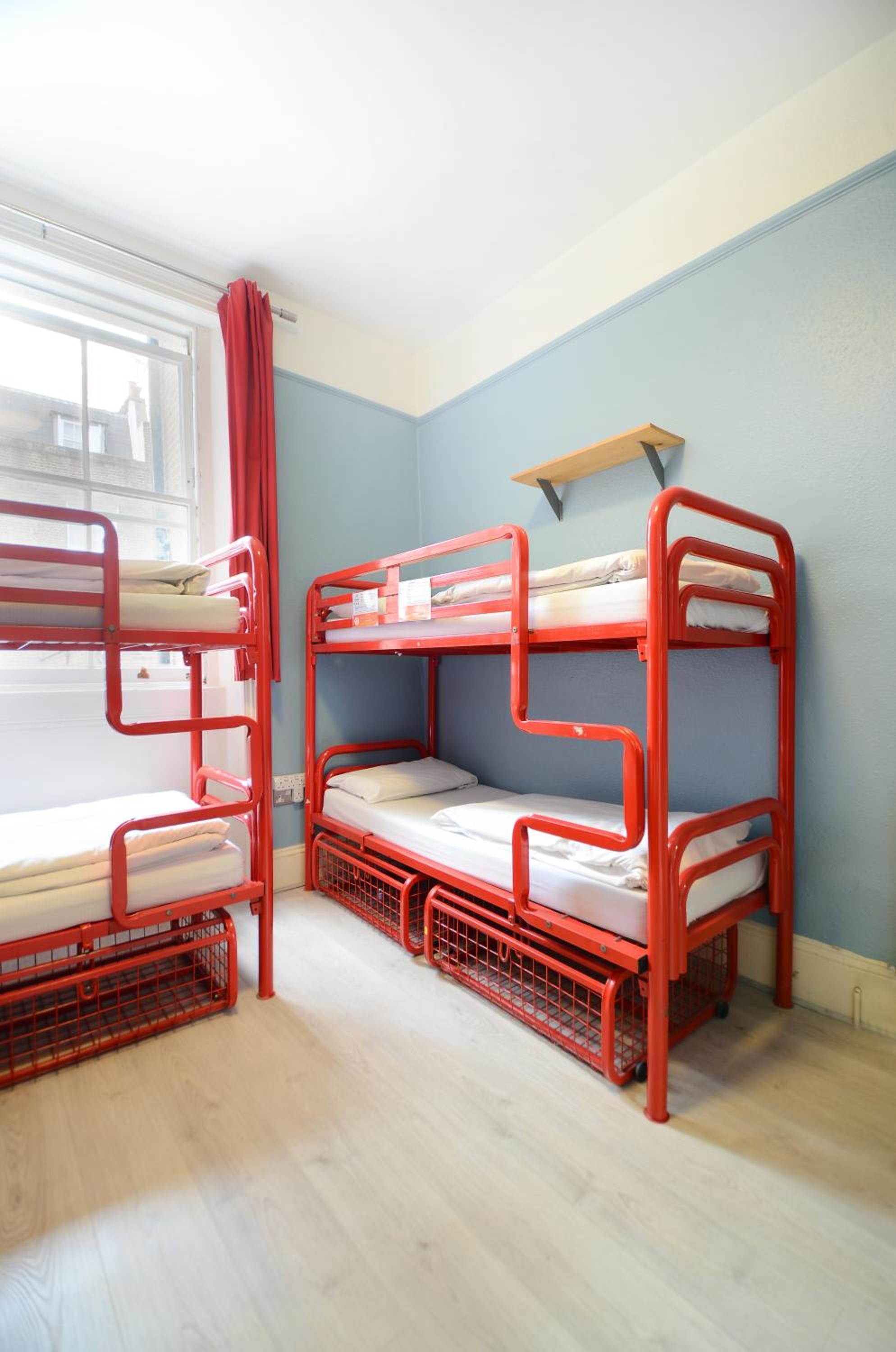 Bed in 6-Bed Mixed Dormitory Room (18–40 years) photo 3