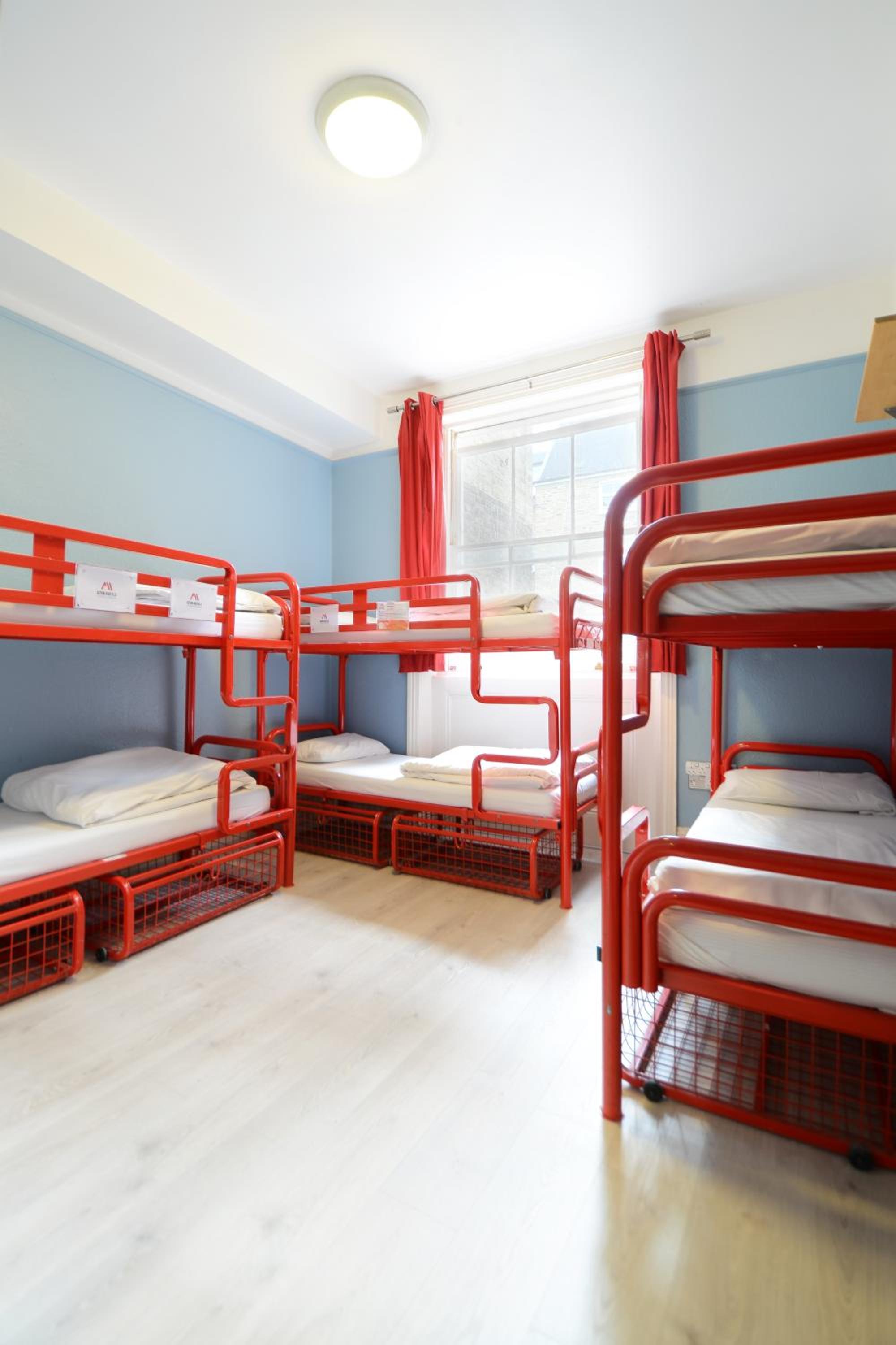 Bed in 6-Bed Mixed Dormitory Room (18–40 years) photo 2