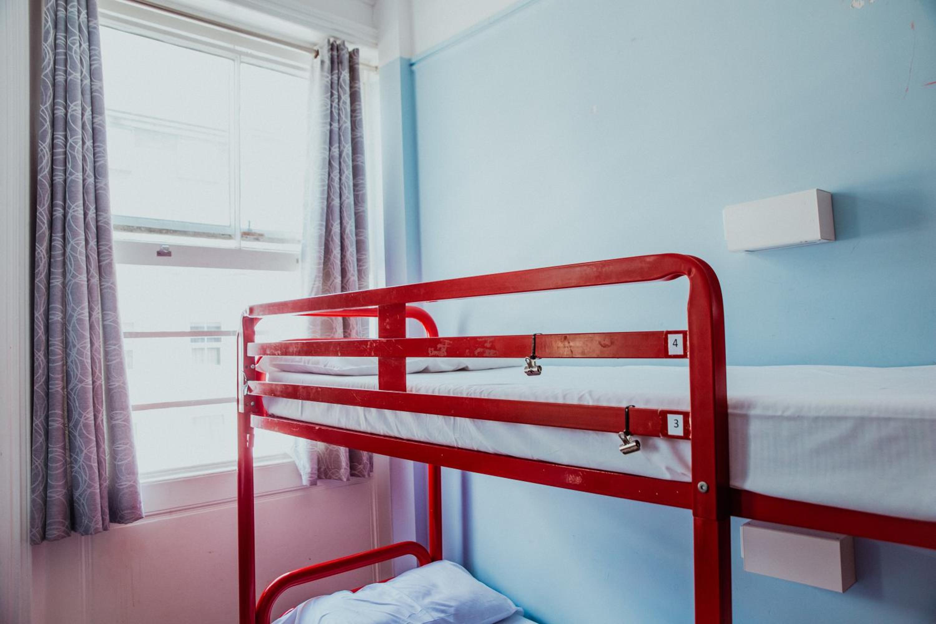 5 Bed Mixed Dorm Ensuite (18–40 years) photo 1