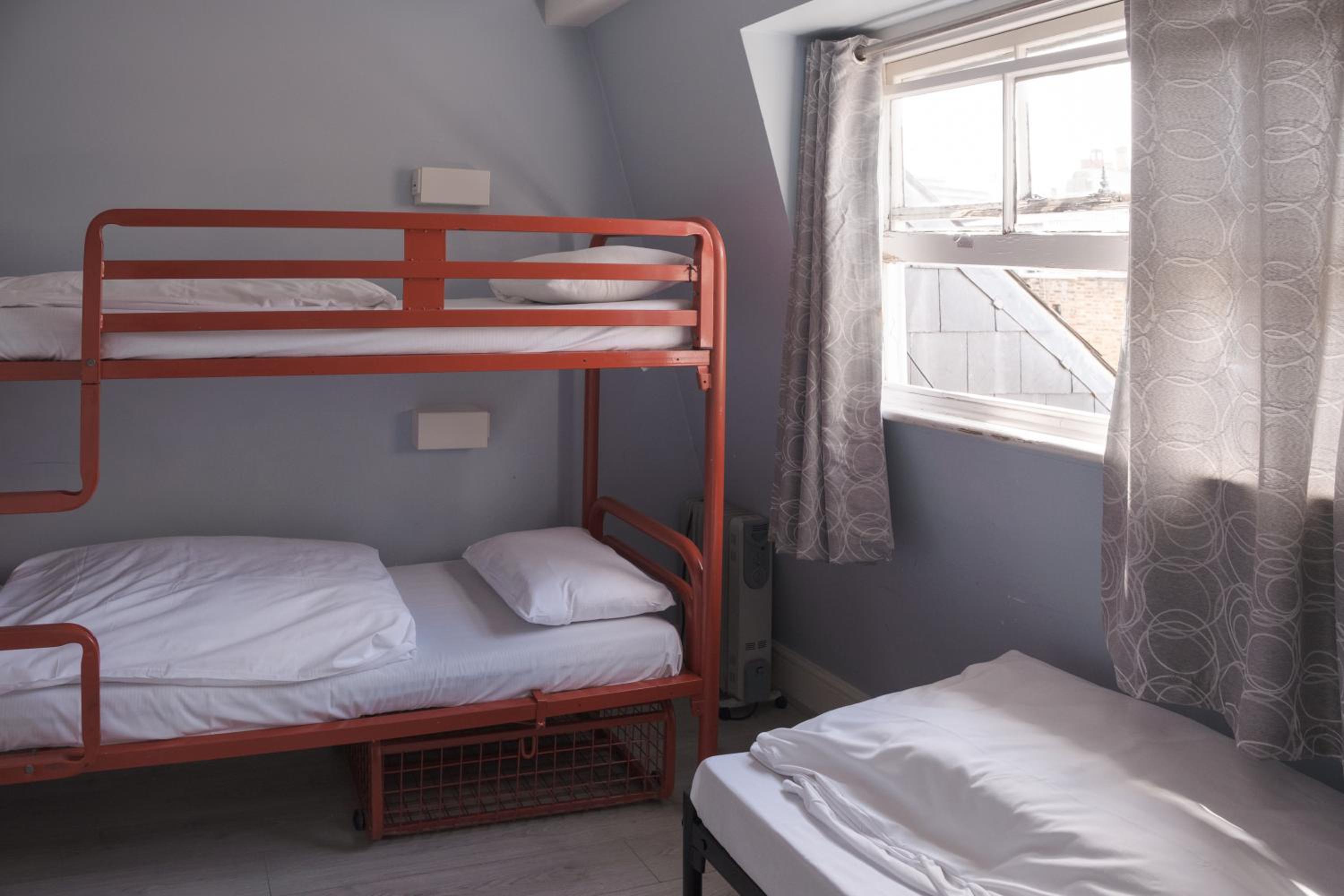 Triple Room with Private Bathroom photo 3