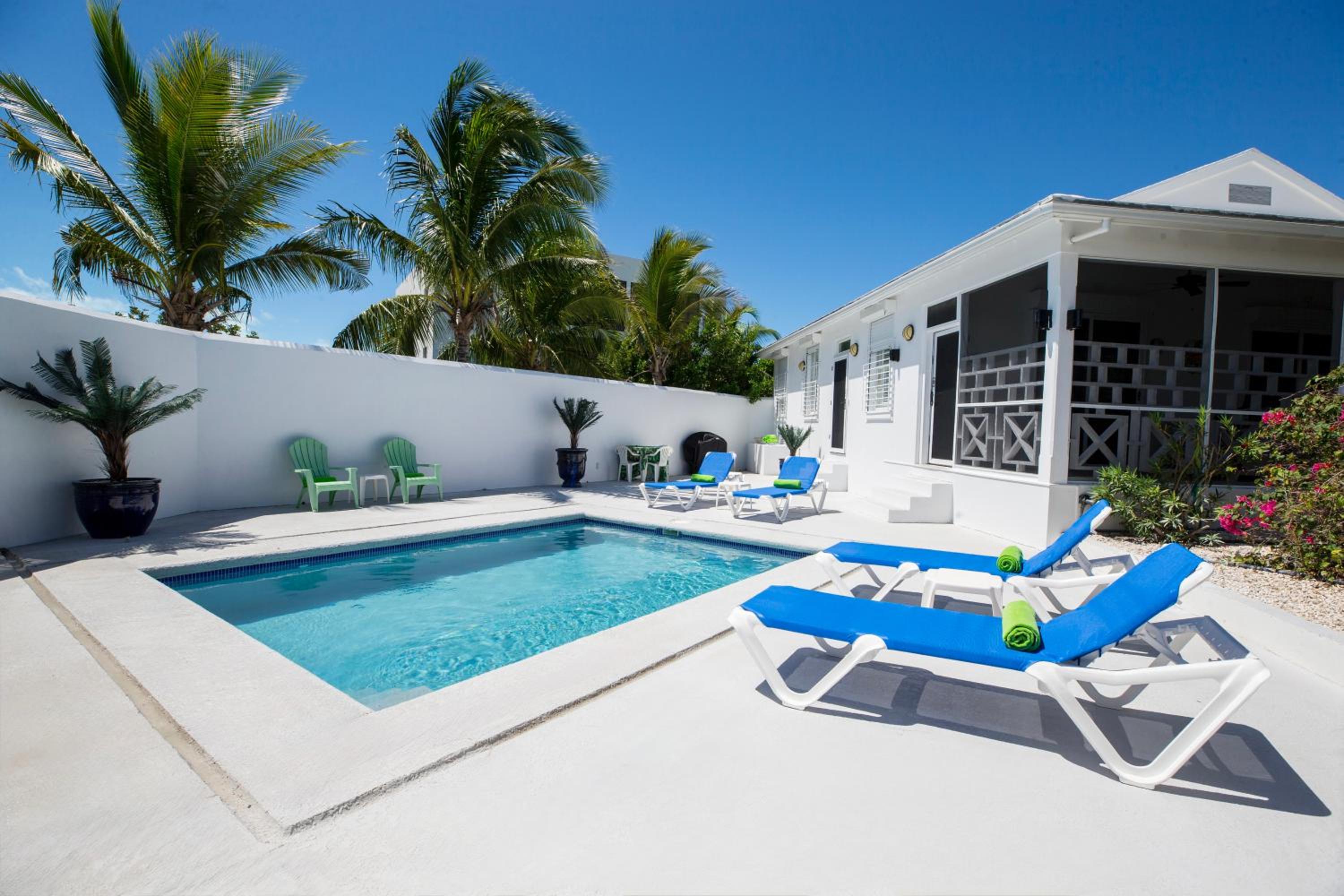 Three-Bedroom Villa - Photo 2