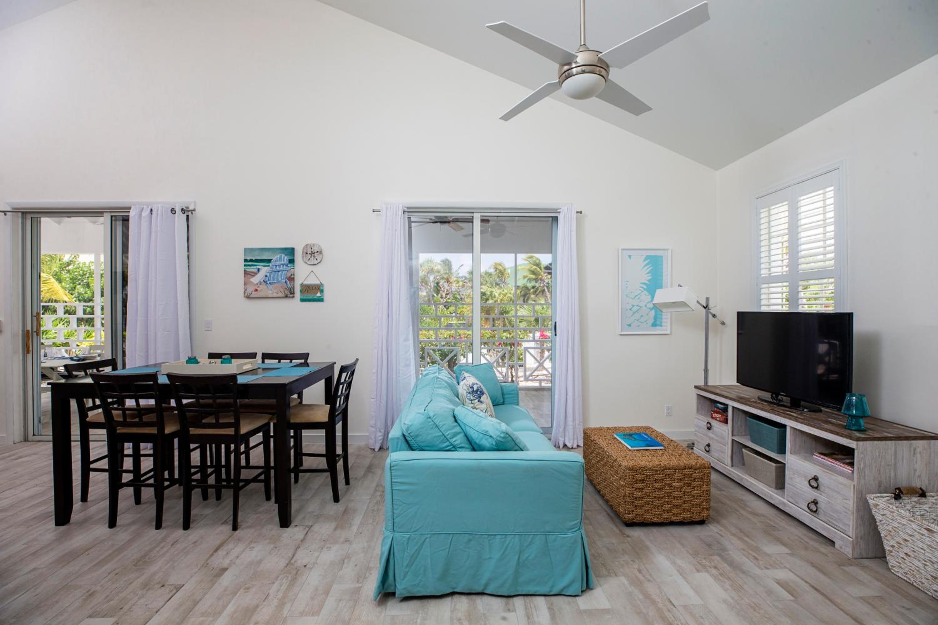 Three-Bedroom Villa - Photo 4