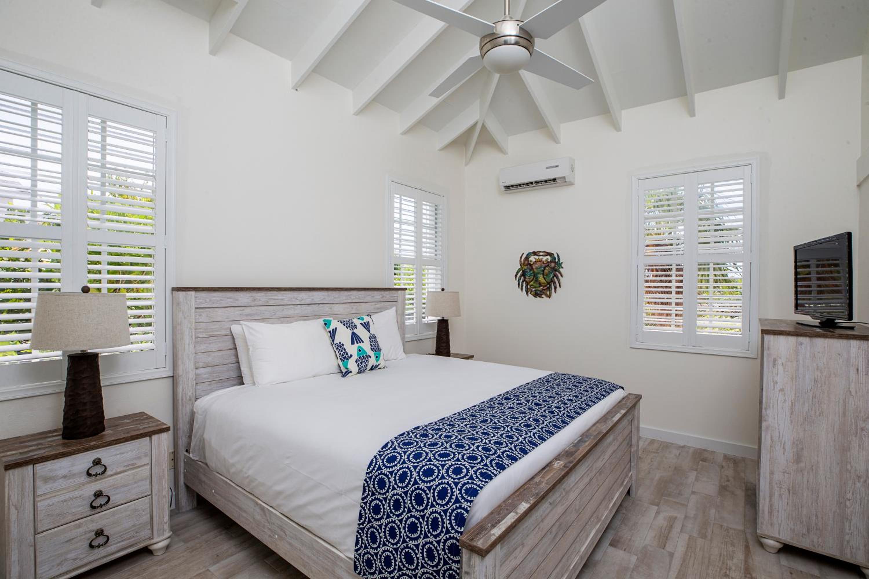 Three-Bedroom Villa - Photo 12
