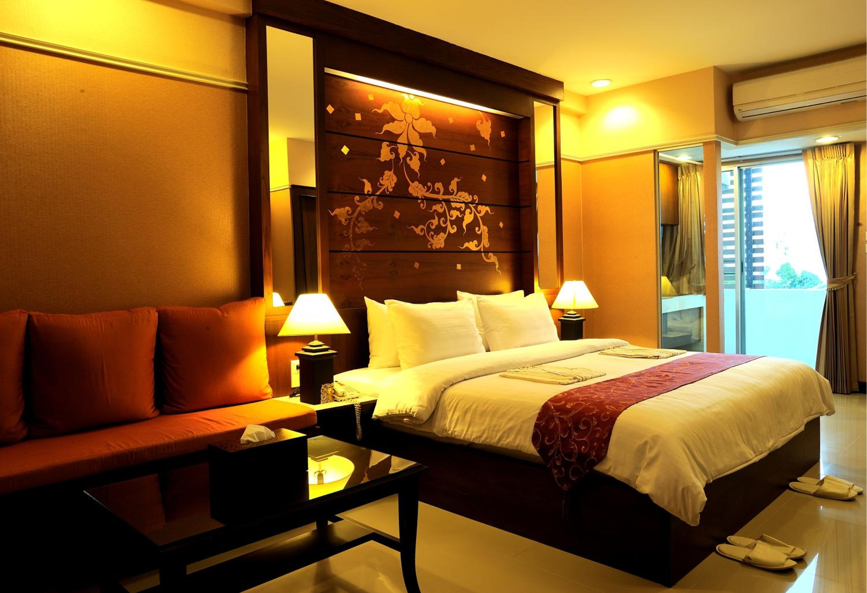 Deluxe Double Room with Free Round-Trip Airport Transfer - Photo 10