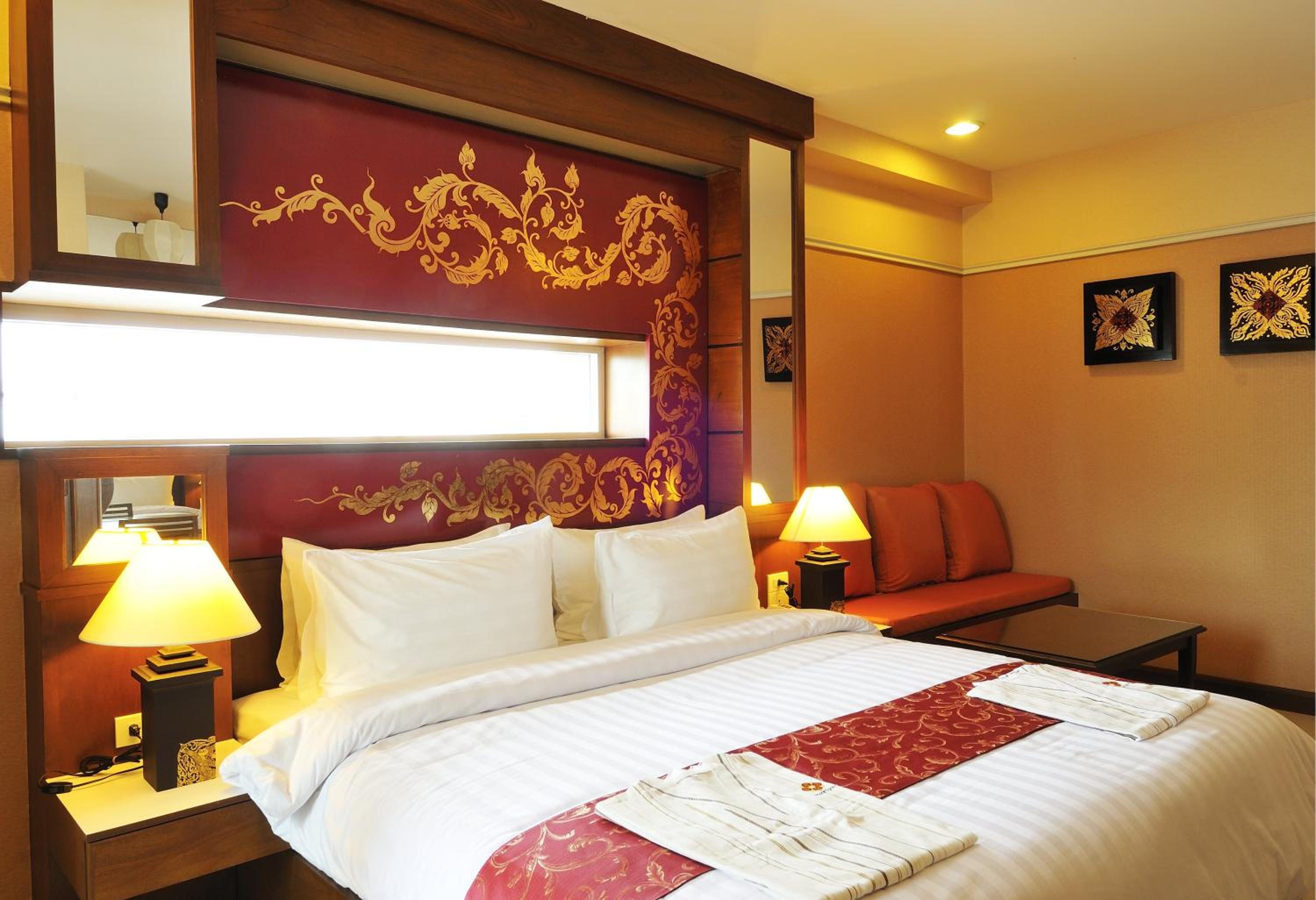 Deluxe Double Room with Free Round-Trip Airport Transfer - Photo 9