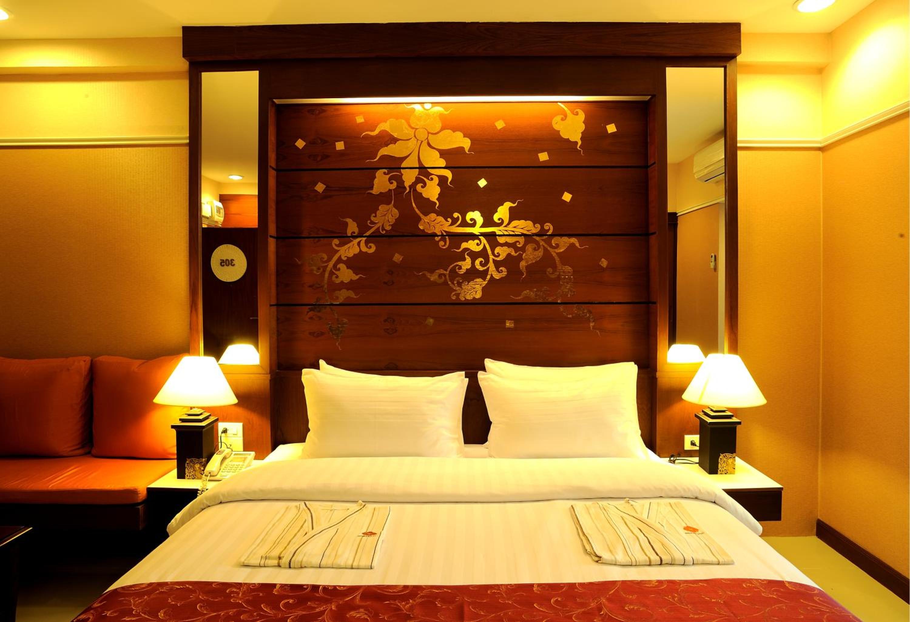 Deluxe Double Room with Free Round-Trip Airport Transfer - Photo 7