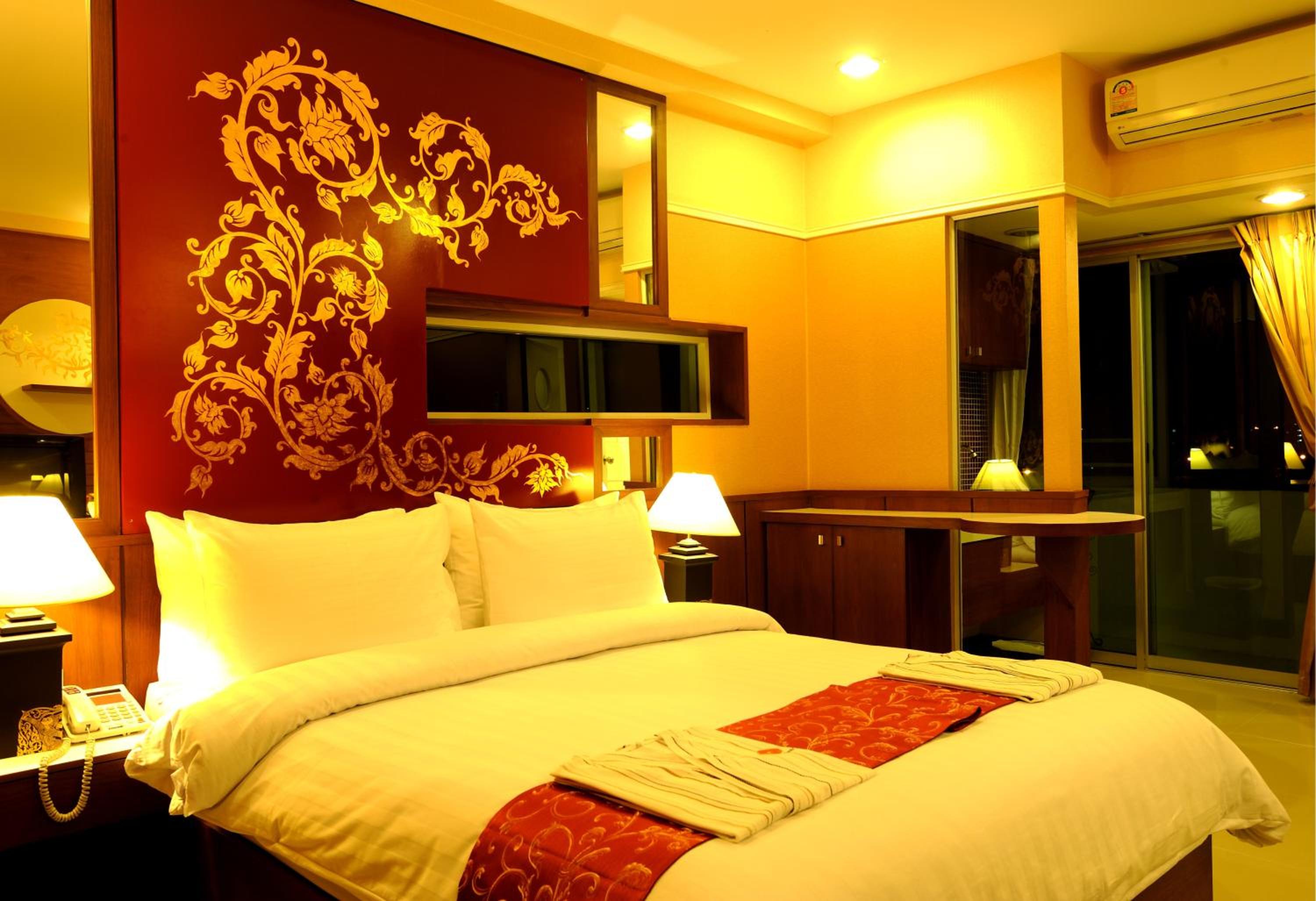 Deluxe Double Room with Free Round-Trip Airport Transfer - Photo 6