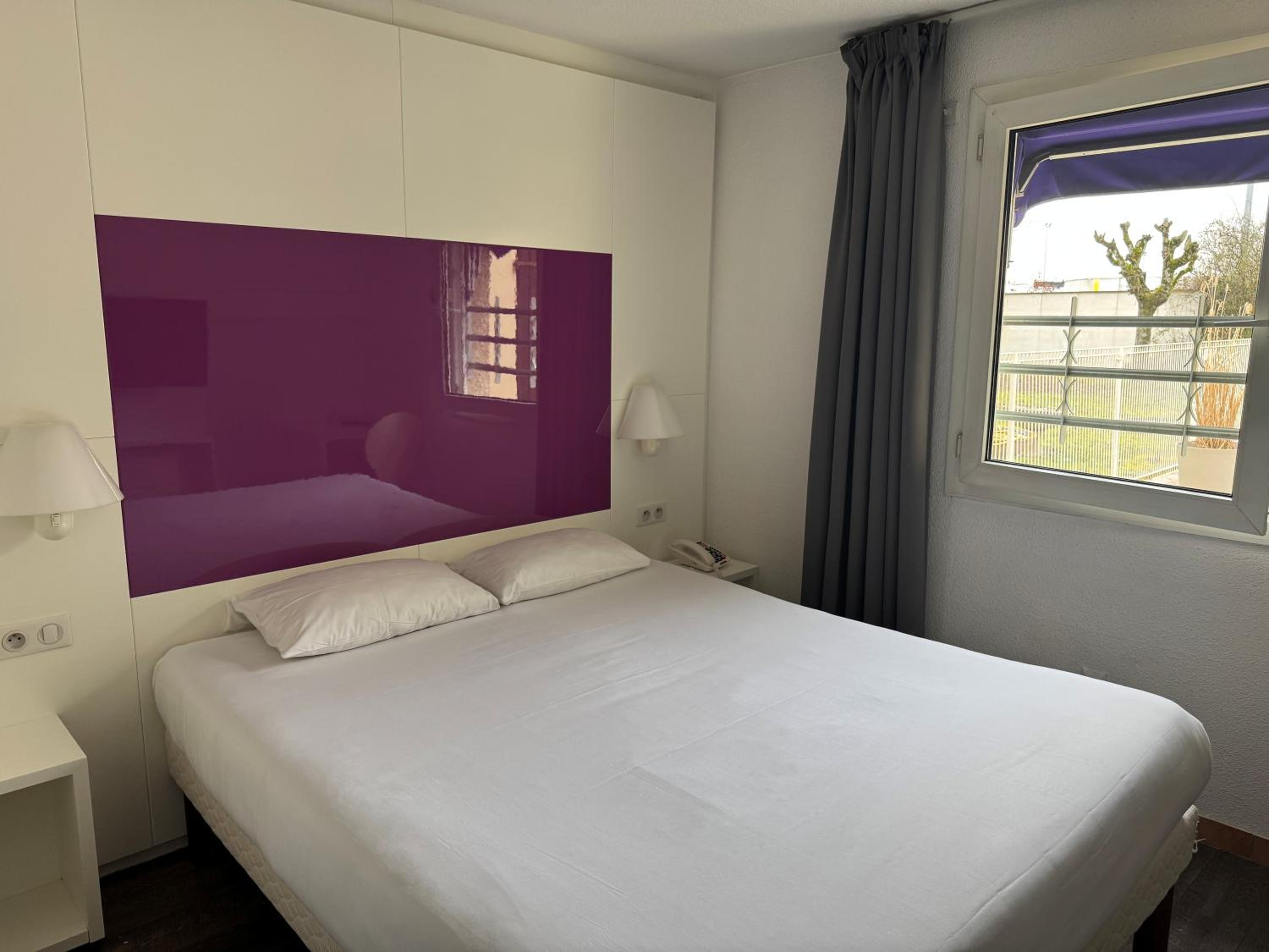 Queen Room - Accessible photo 3