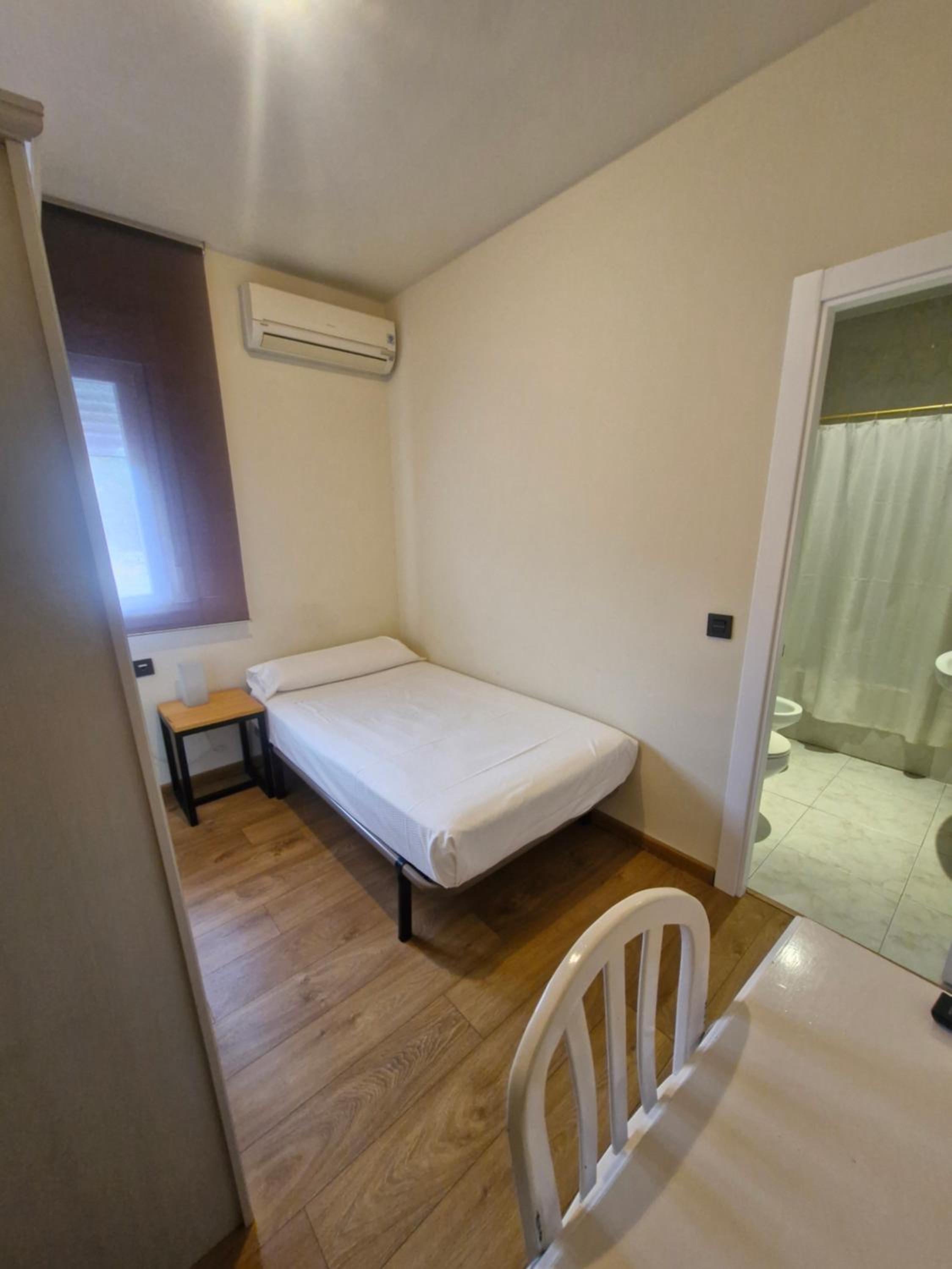 Single Room photo 2