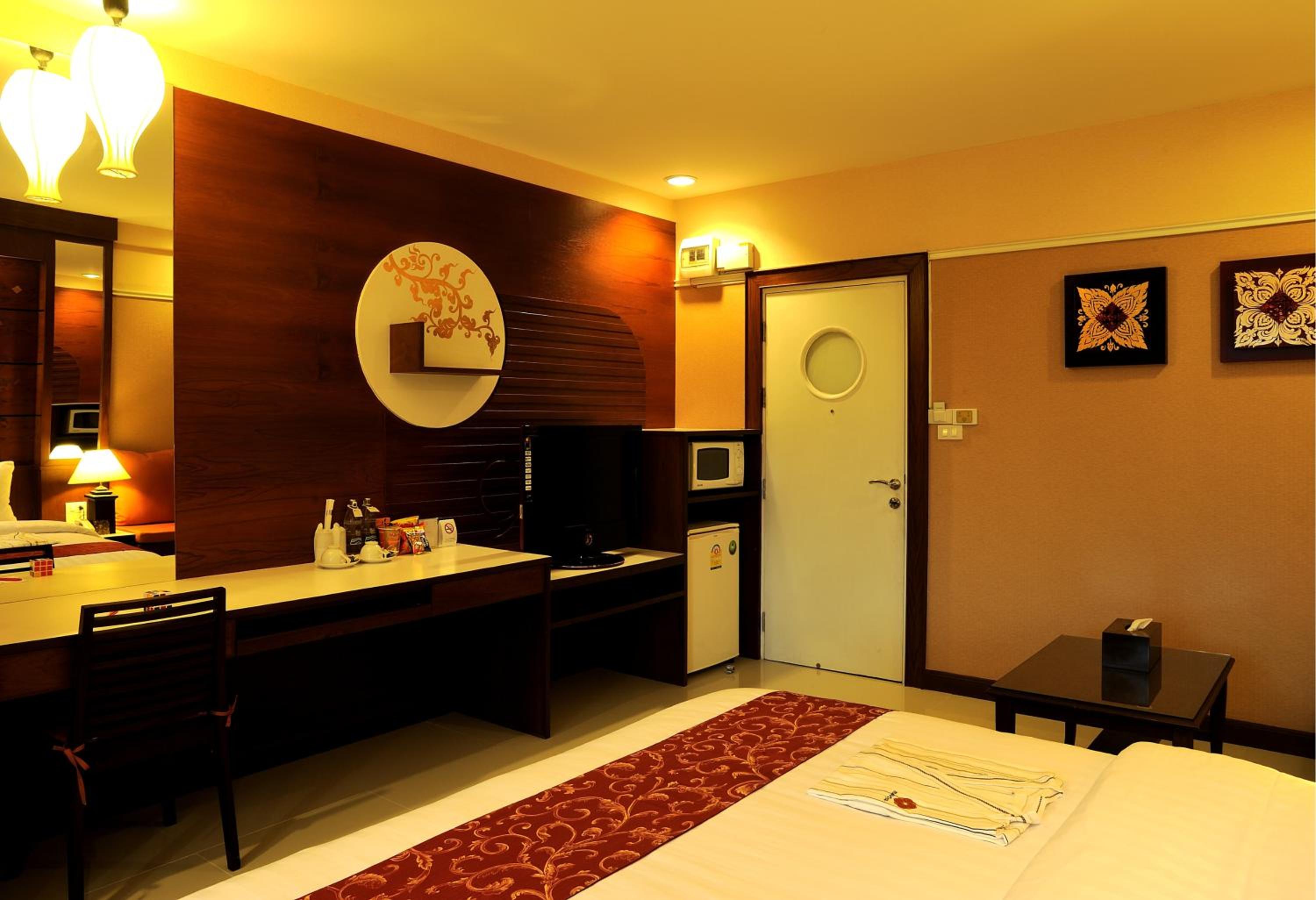 Deluxe Double Room with Free Round-Trip Airport Transfer - Photo 5