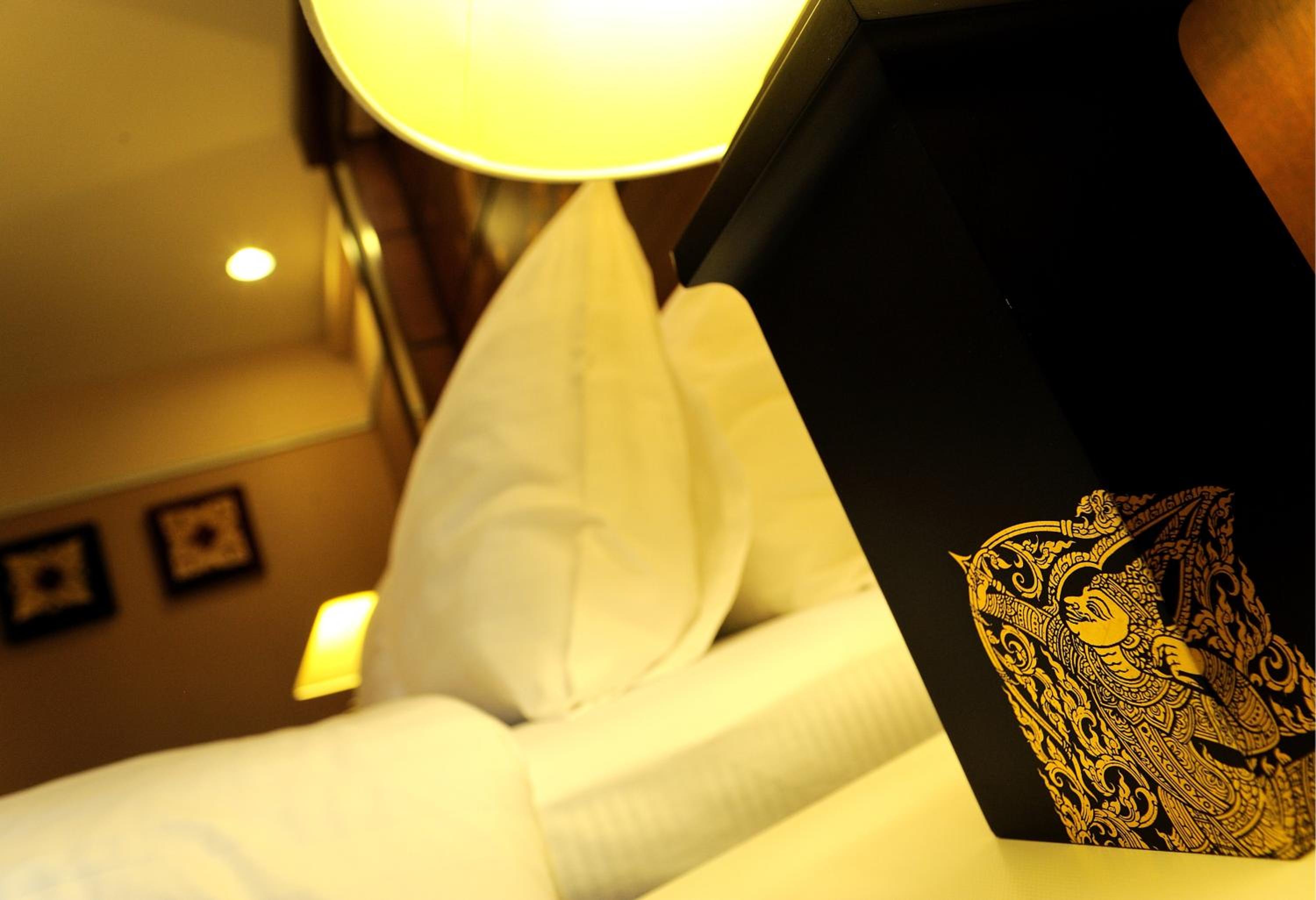 Deluxe Double Room with Free Round-Trip Airport Transfer - Photo 4