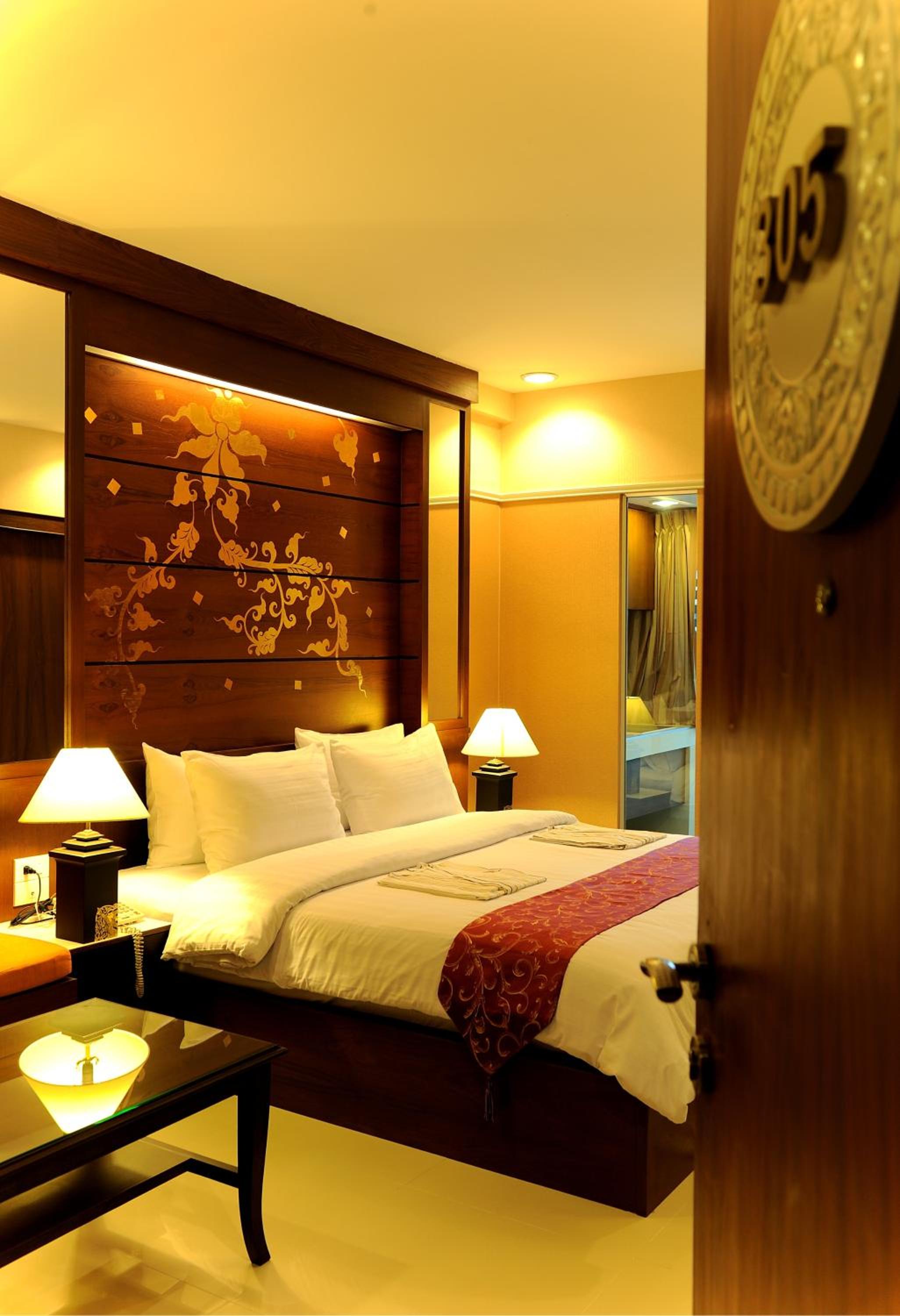 Deluxe Double Room with Free Round-Trip Airport Transfer - Photo 15