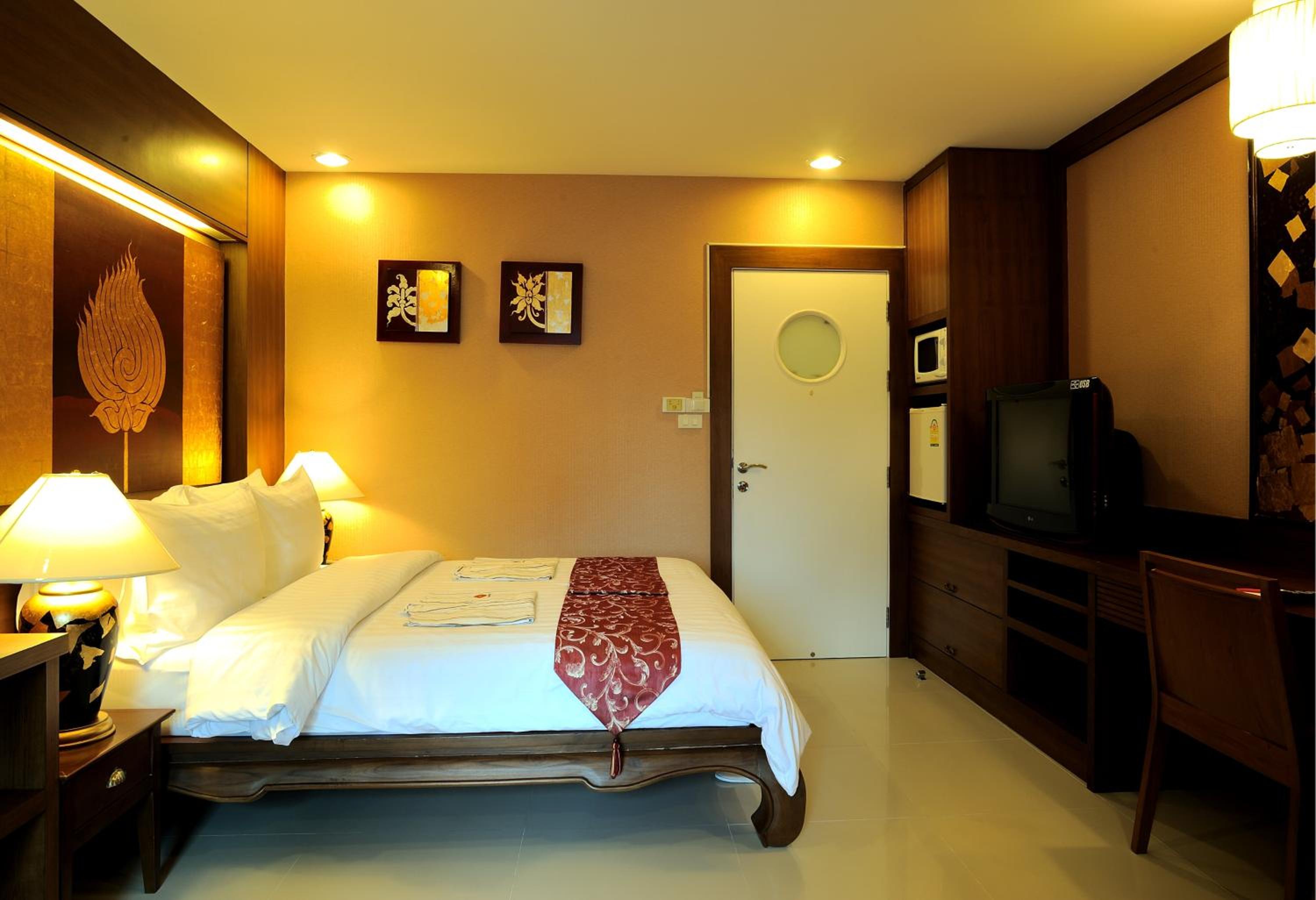 Superior Queen Room with Free Round-Trip Airport Transfer - Photo 24