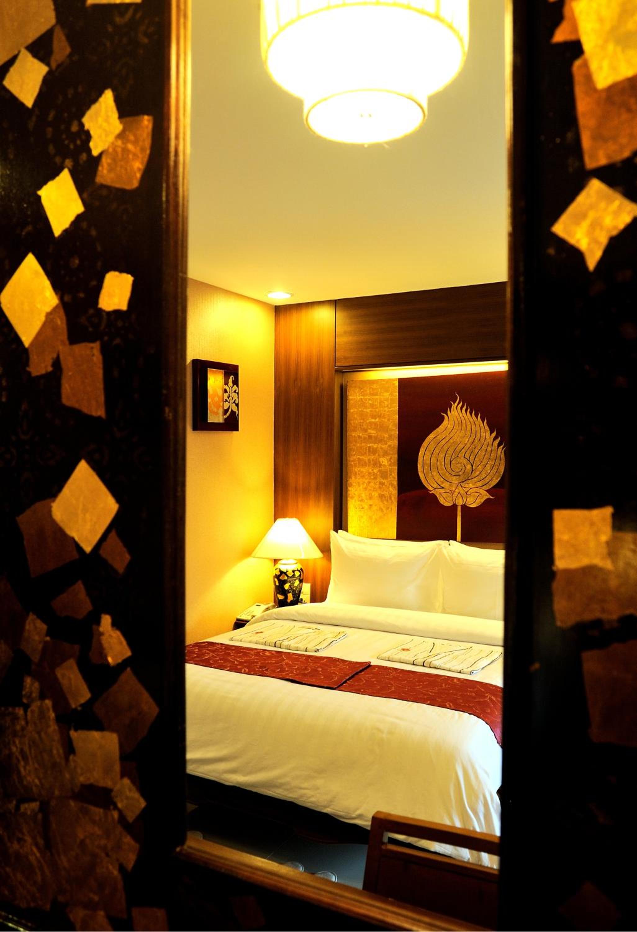 Superior Queen Room-Room only-No Airport Transfer - Photo 7