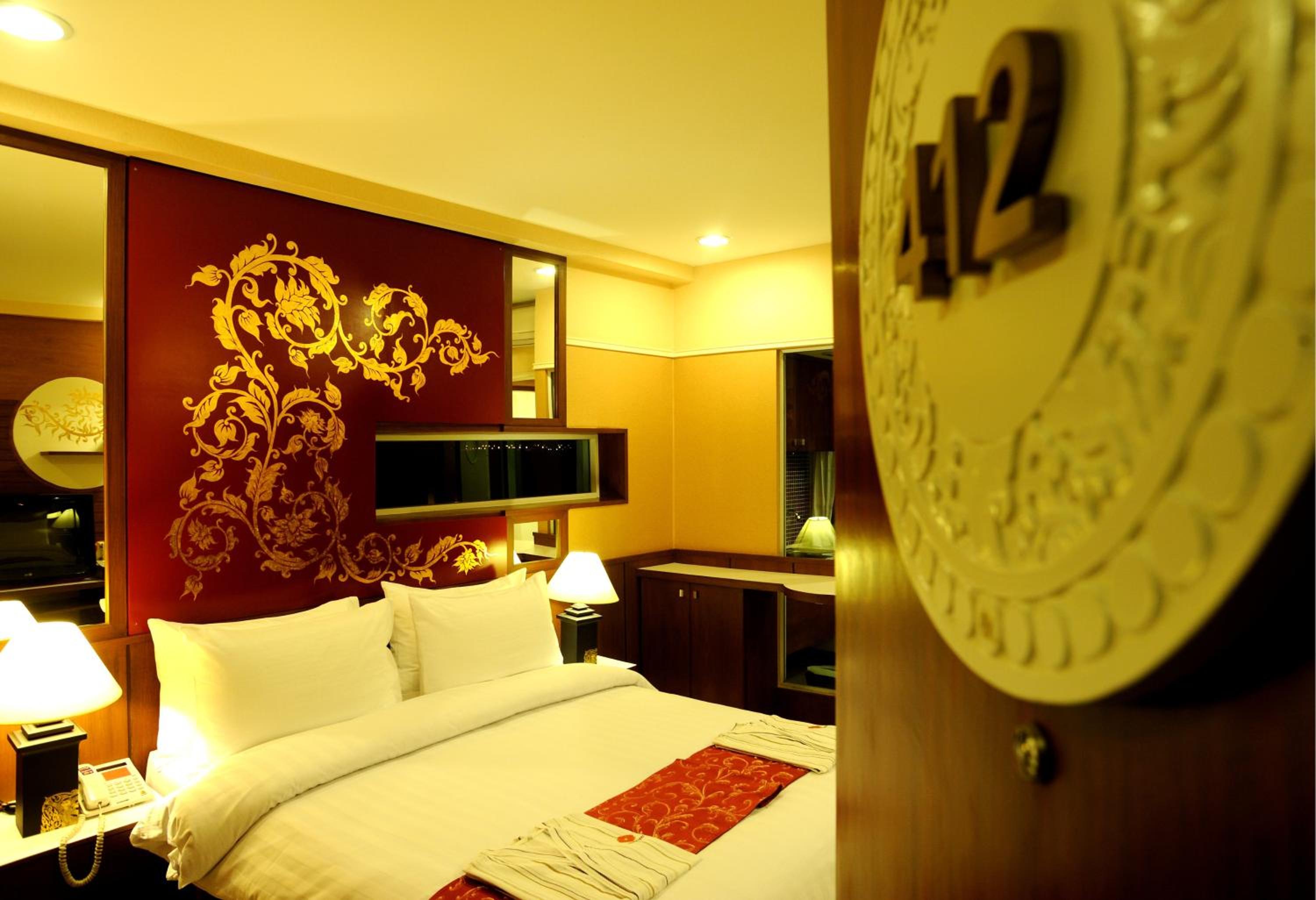 Superior Queen Room with Free Round-Trip Airport Transfer - Photo 16