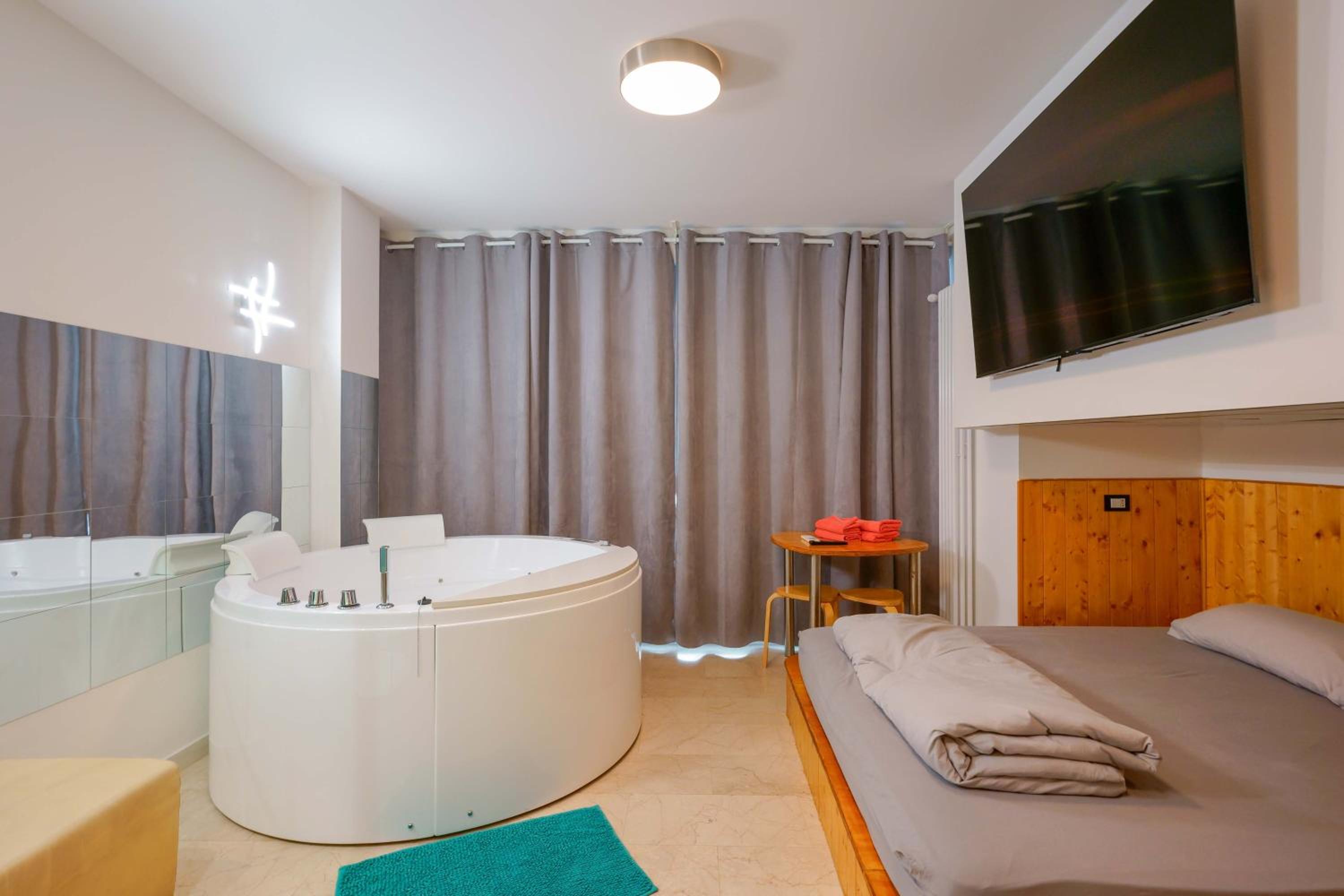 Deluxe Double Room with Bath