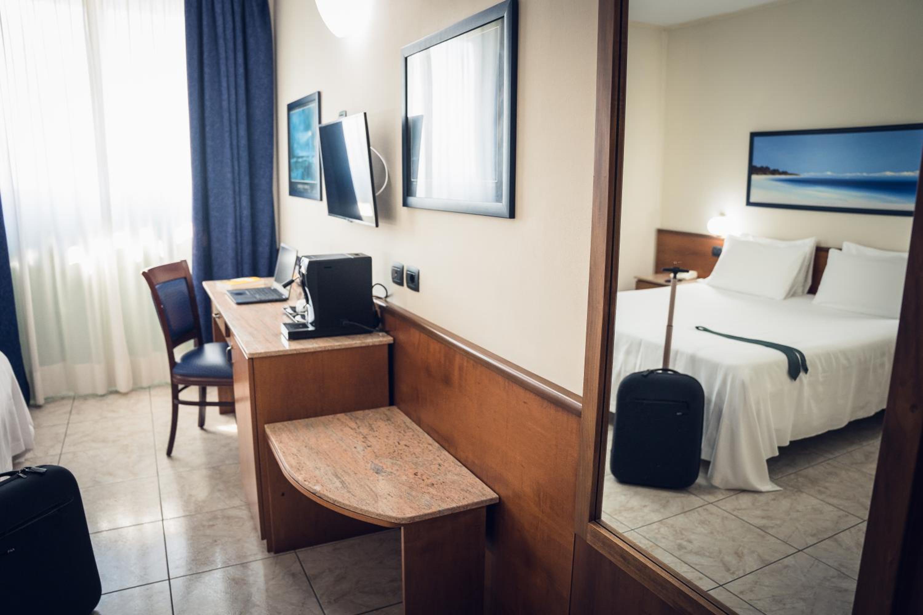 Double Room - Photo 6