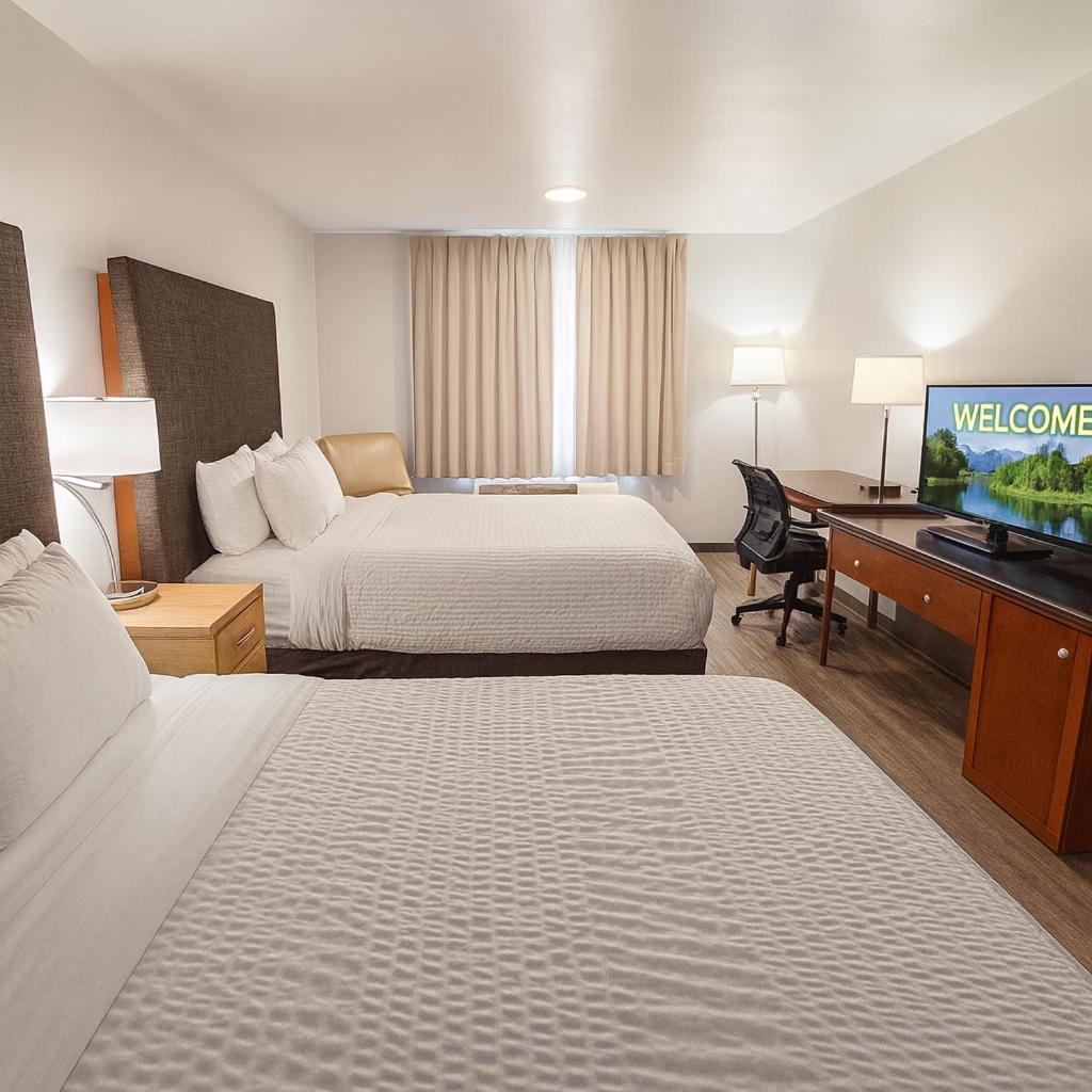 Queen Room with Two Queen Beds - Non-Smoking - Photo 3