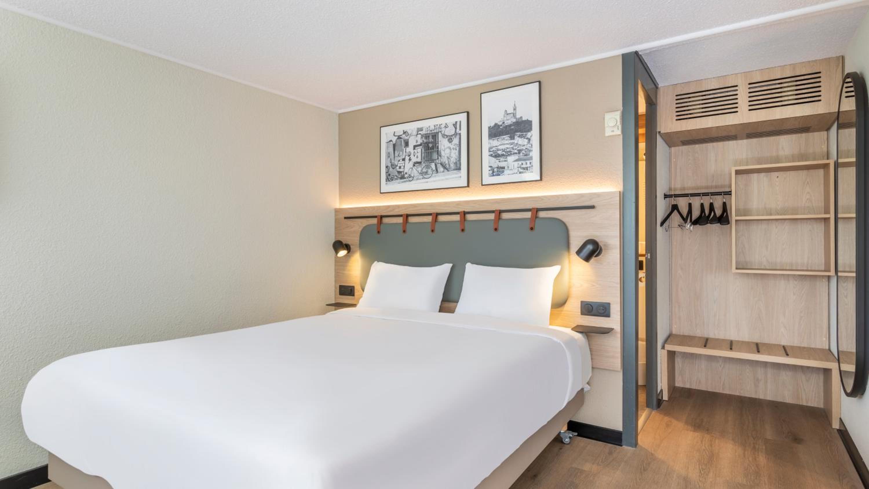 Standard Room - 1 Queen Bed - Photo 1