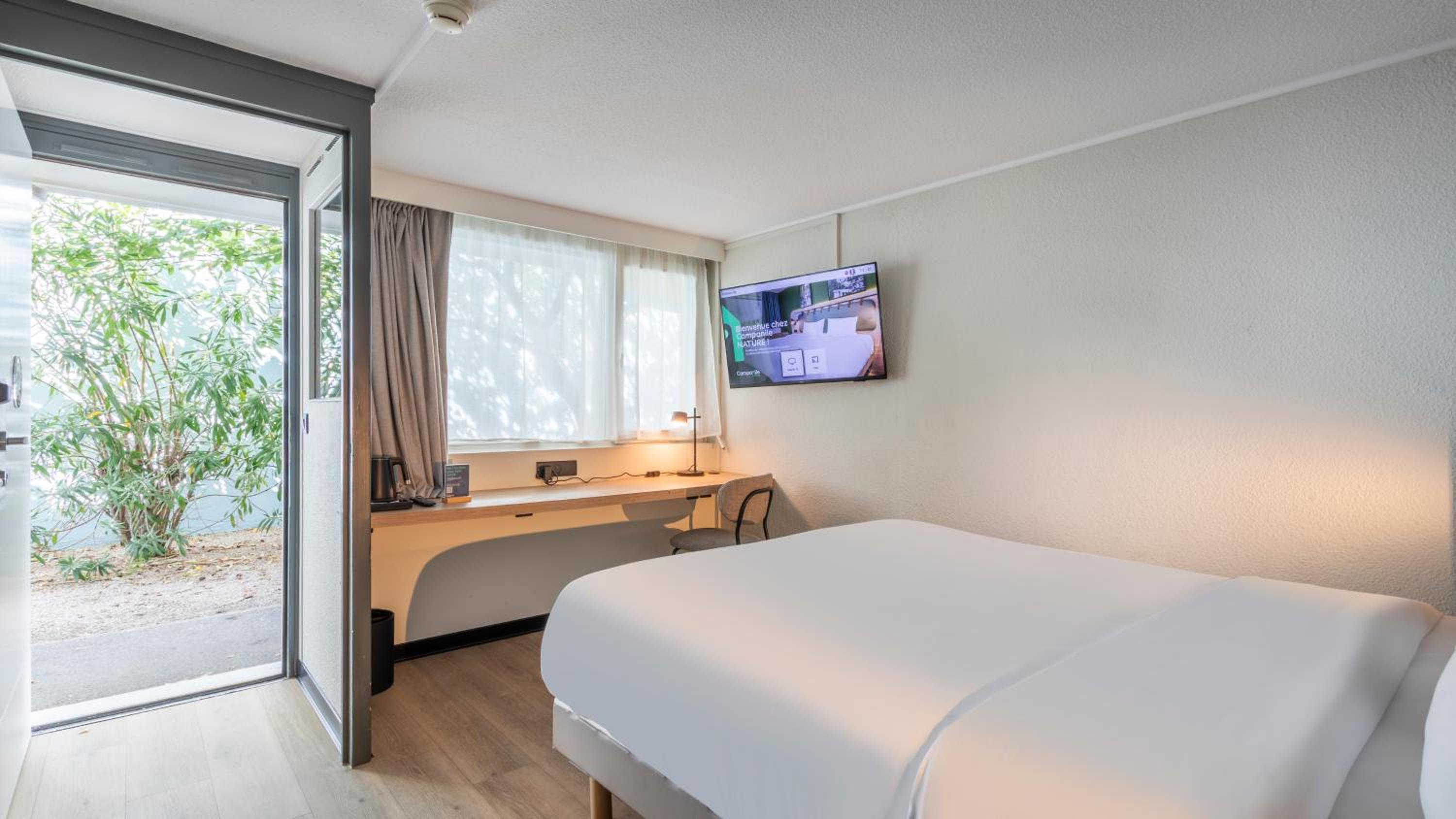 Standard Room - 1 Queen Bed - Photo 3