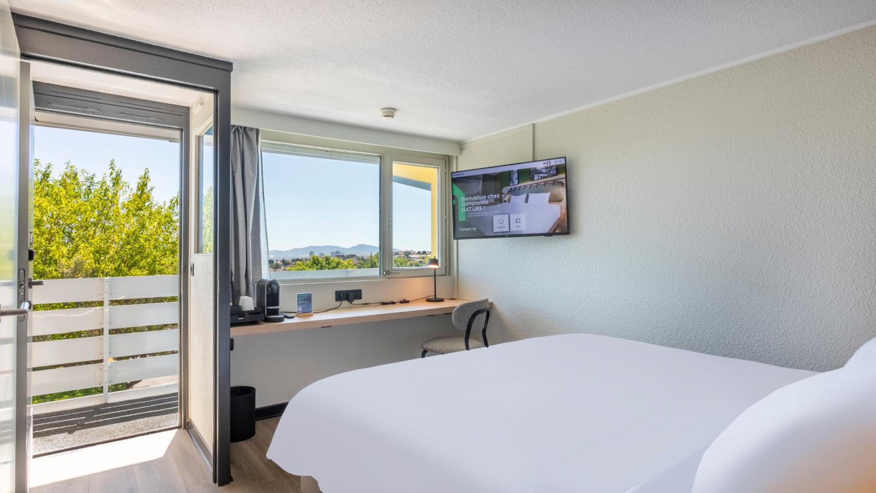 Superior Room - 1 King Bed - Photo 3