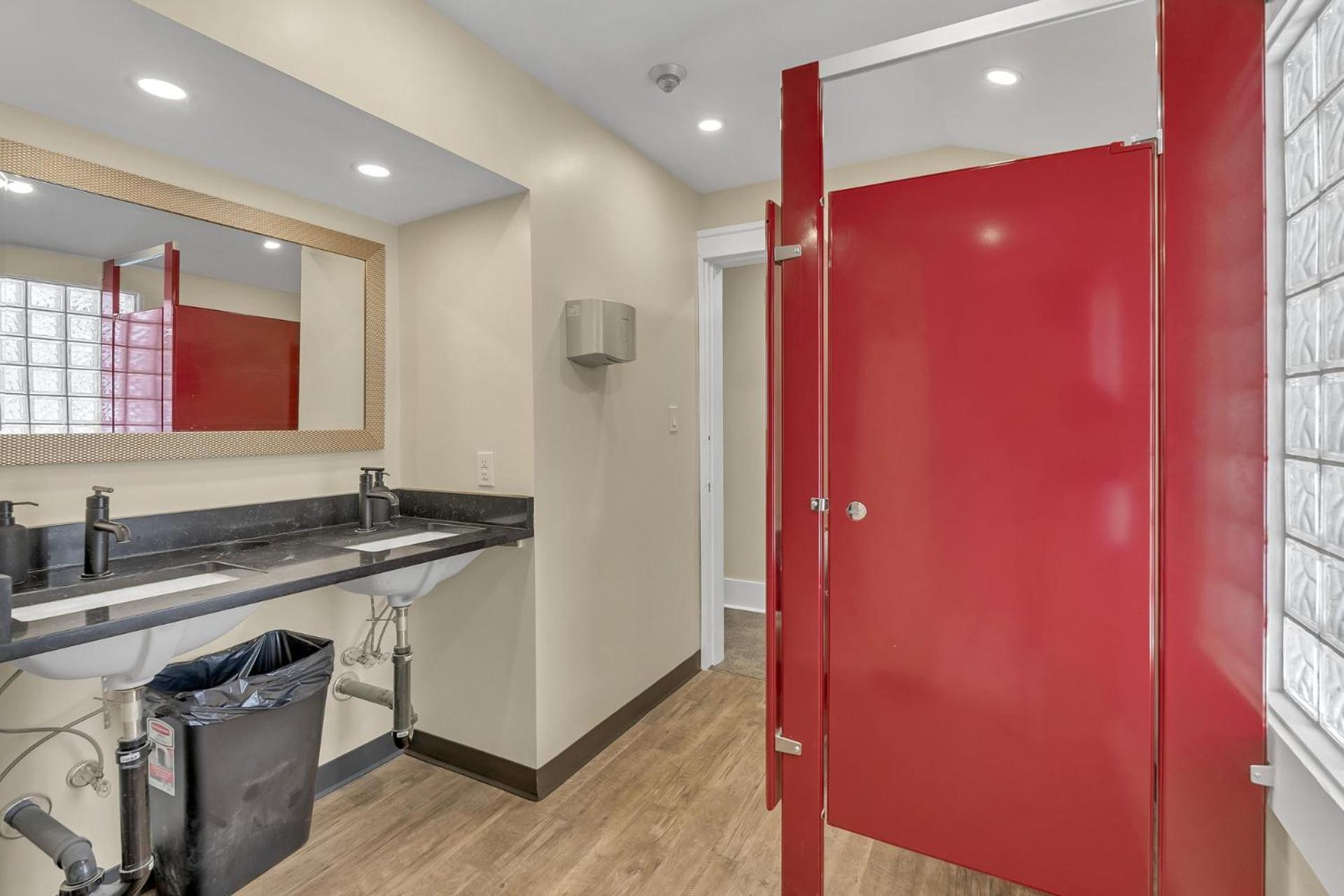 Single Bed in Male Dormitory Room photo 3