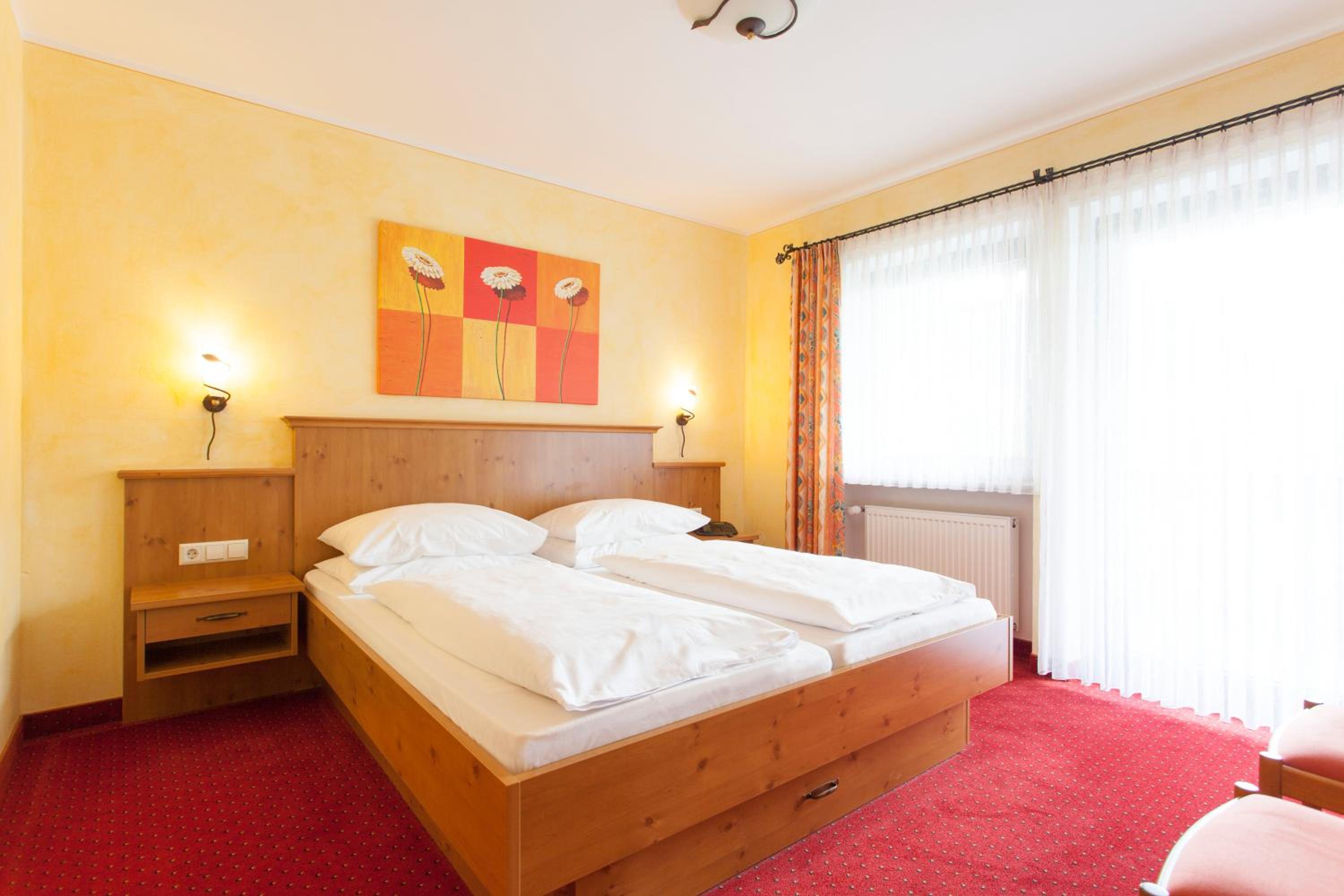 One-Bedroom Apartment with Balcony photo 2