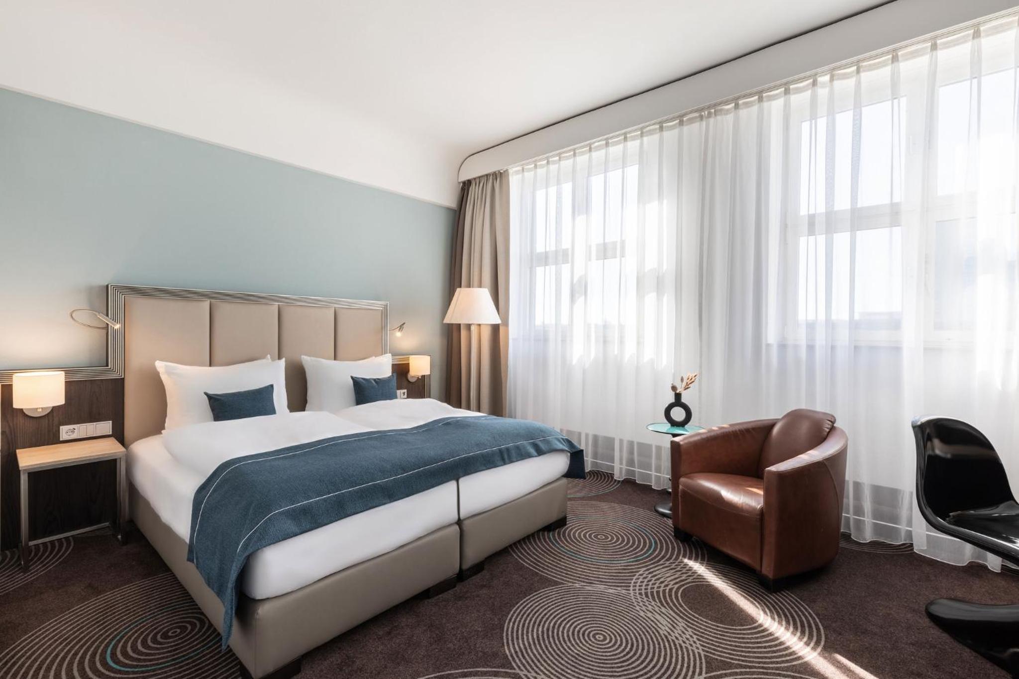 Premium Twin Room - Photo 3