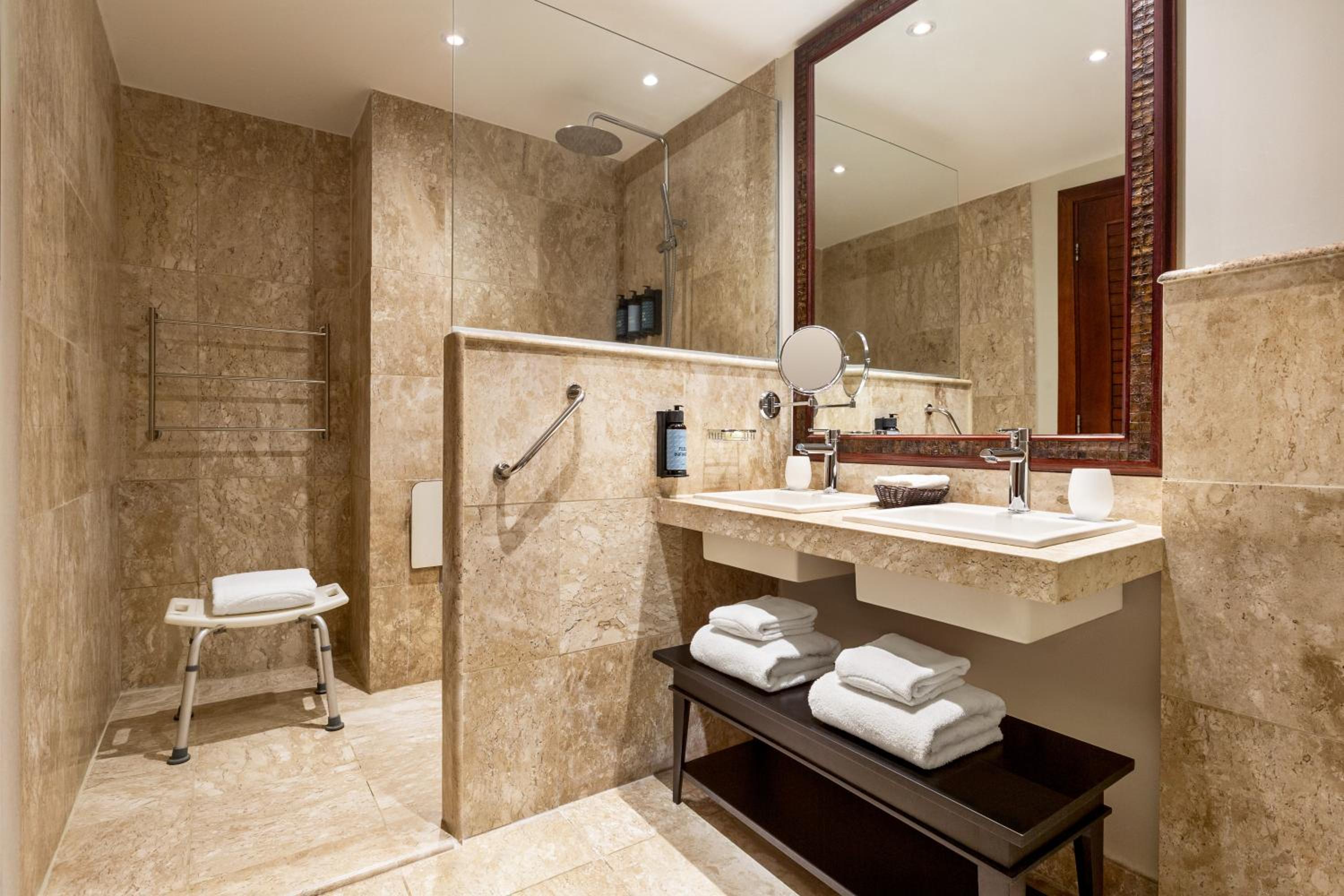 Family Selection Junior Suite Pool Access photo 3
