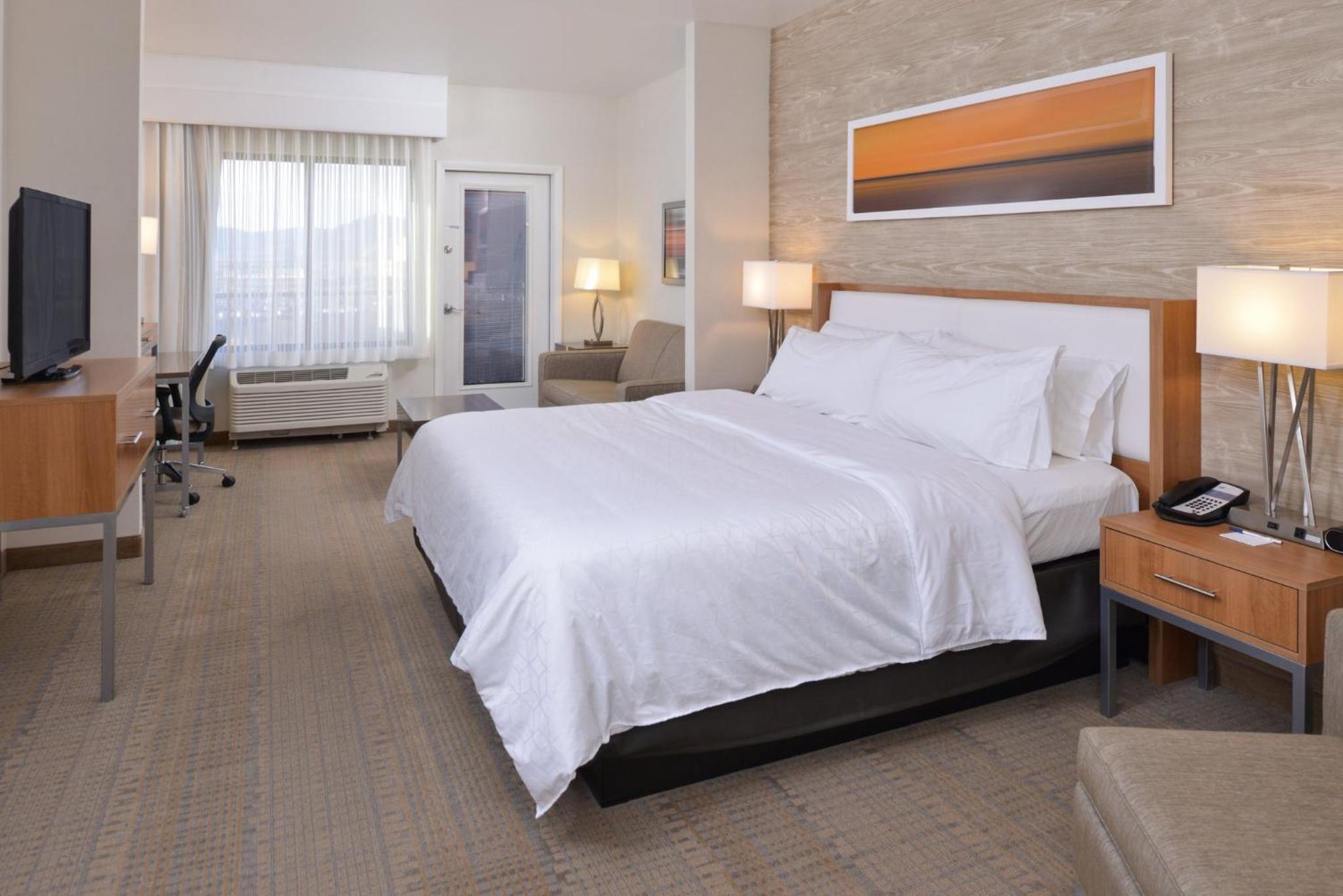 King Room - Mobility Access/Hearing Accessible