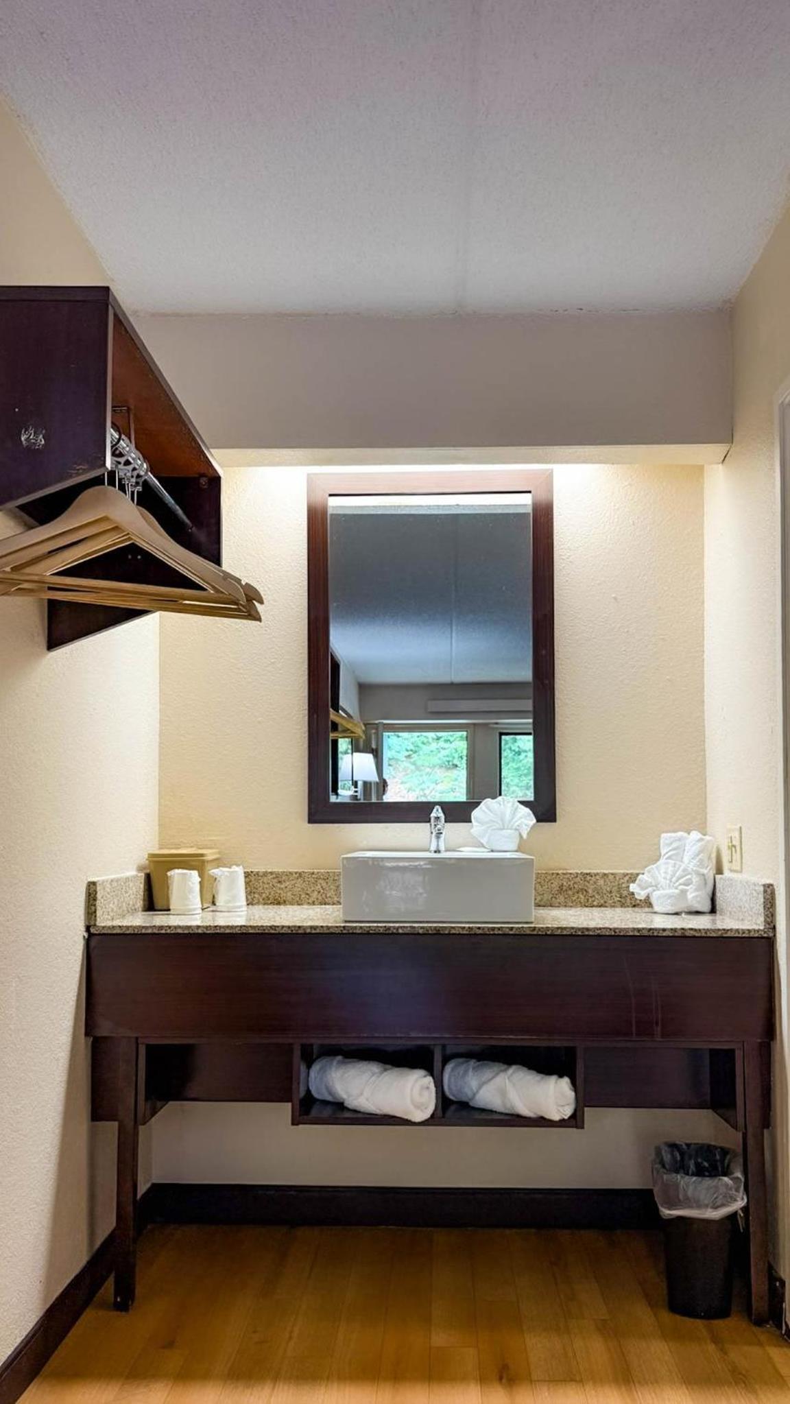 Deluxe Quadruple Room - Non-Smoking