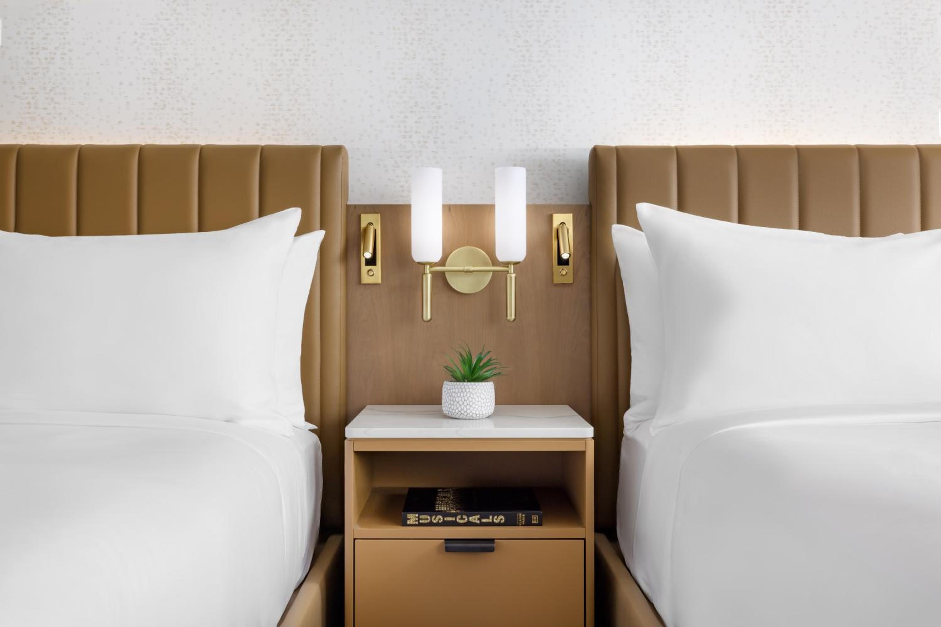 Queen Room with Two Queen Beds photo 1