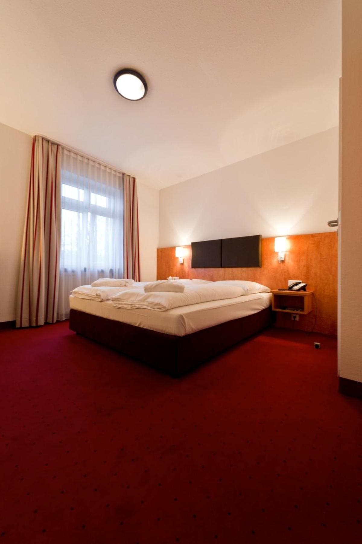 Standard Double Room - Photo 4