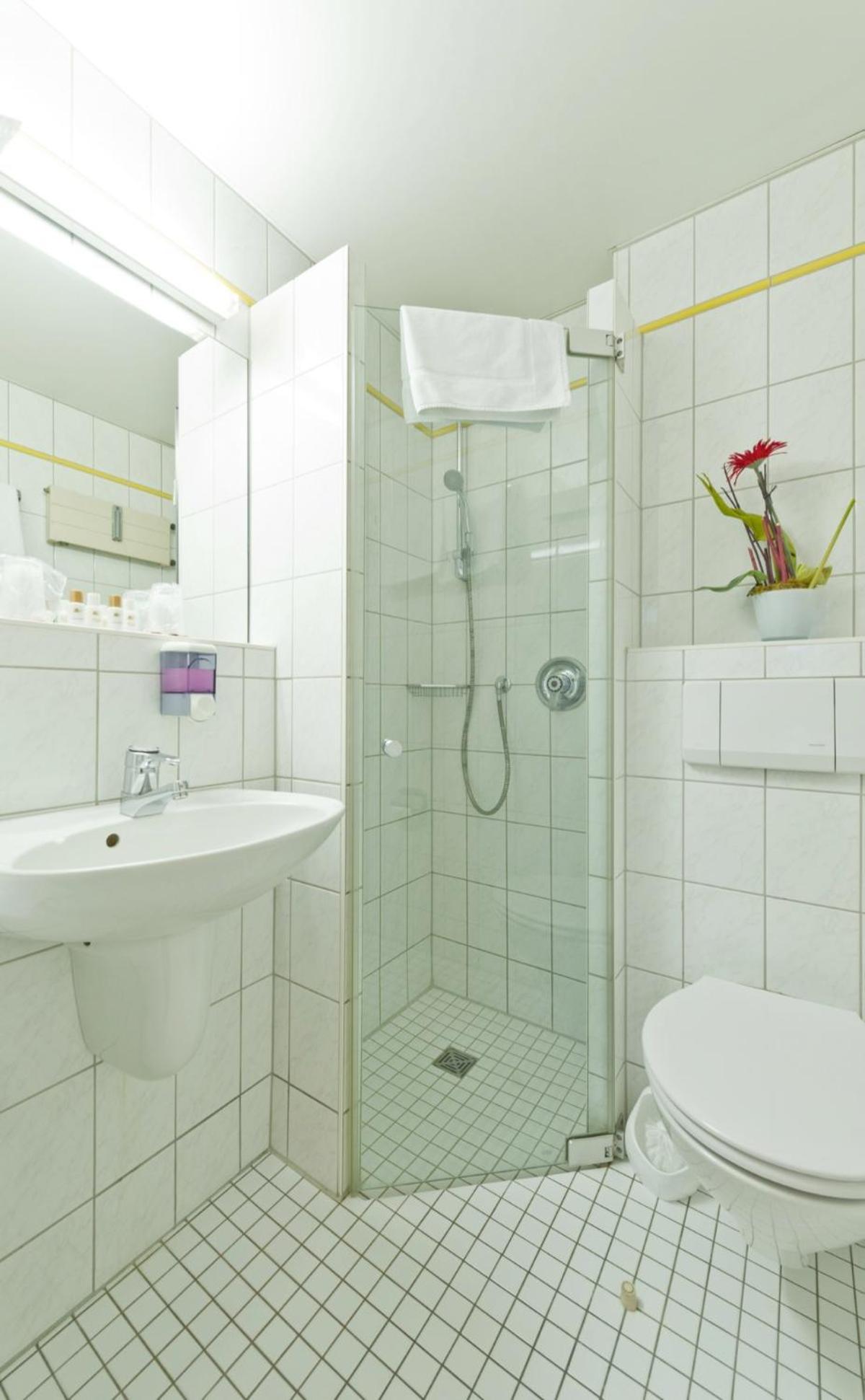 Standard Double Room - Photo 5