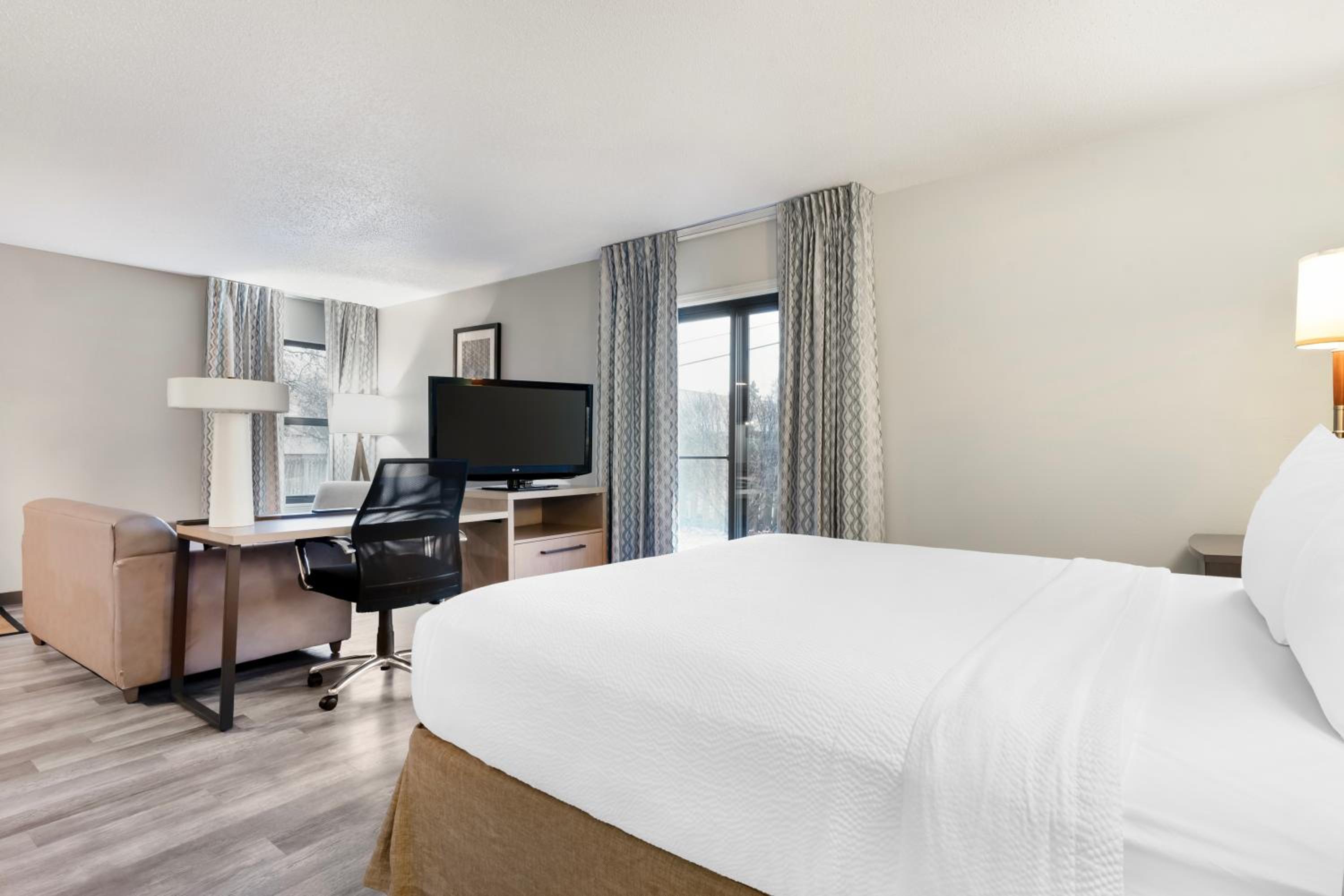 Queen Studio Room with Disability access and Tub photo 2
