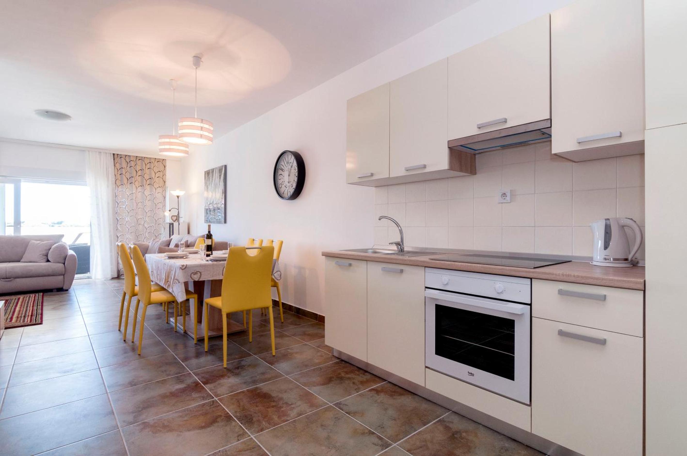 Two-Bedroom Apartment with Terrace and Sea View - Photo 3