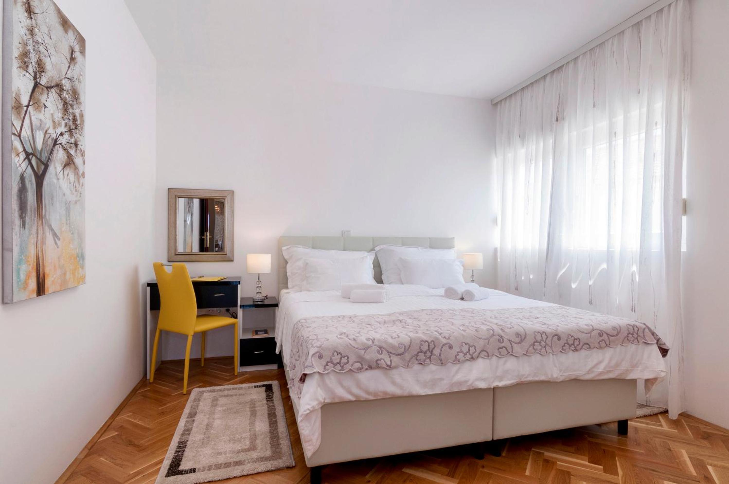 Two-Bedroom Apartment with Terrace and Sea View - Photo 9