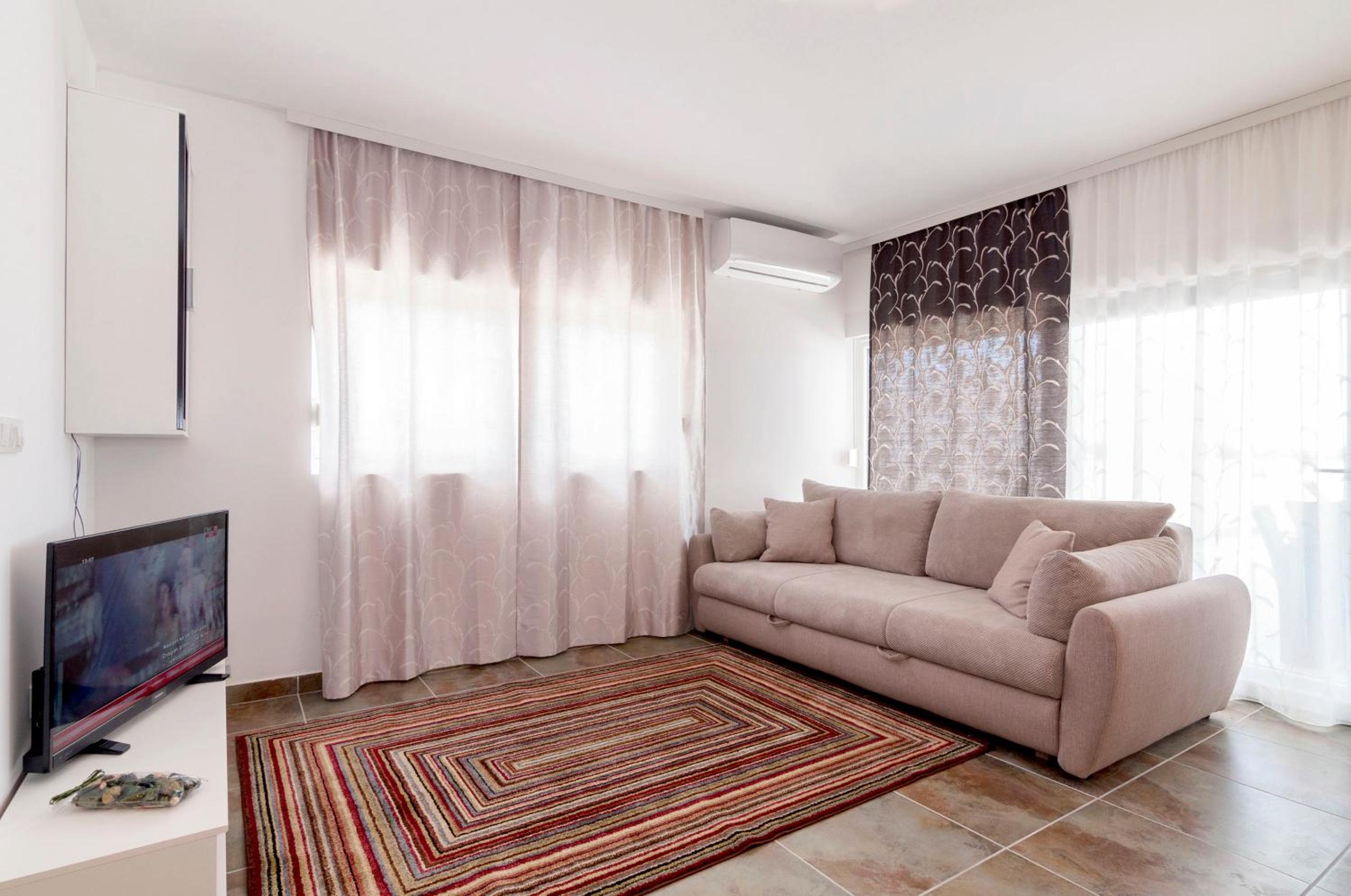 Two-Bedroom Apartment with Terrace and Sea View - Photo 5