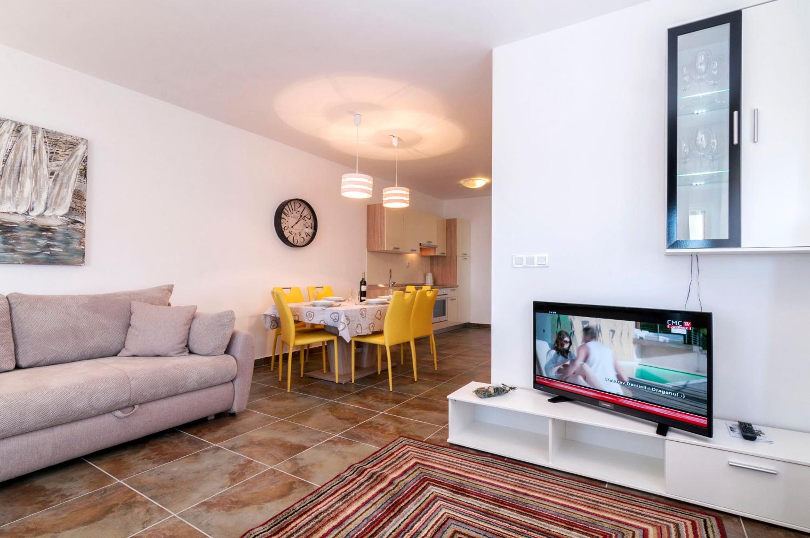 Two-Bedroom Apartment with Terrace and Sea View - Photo 2