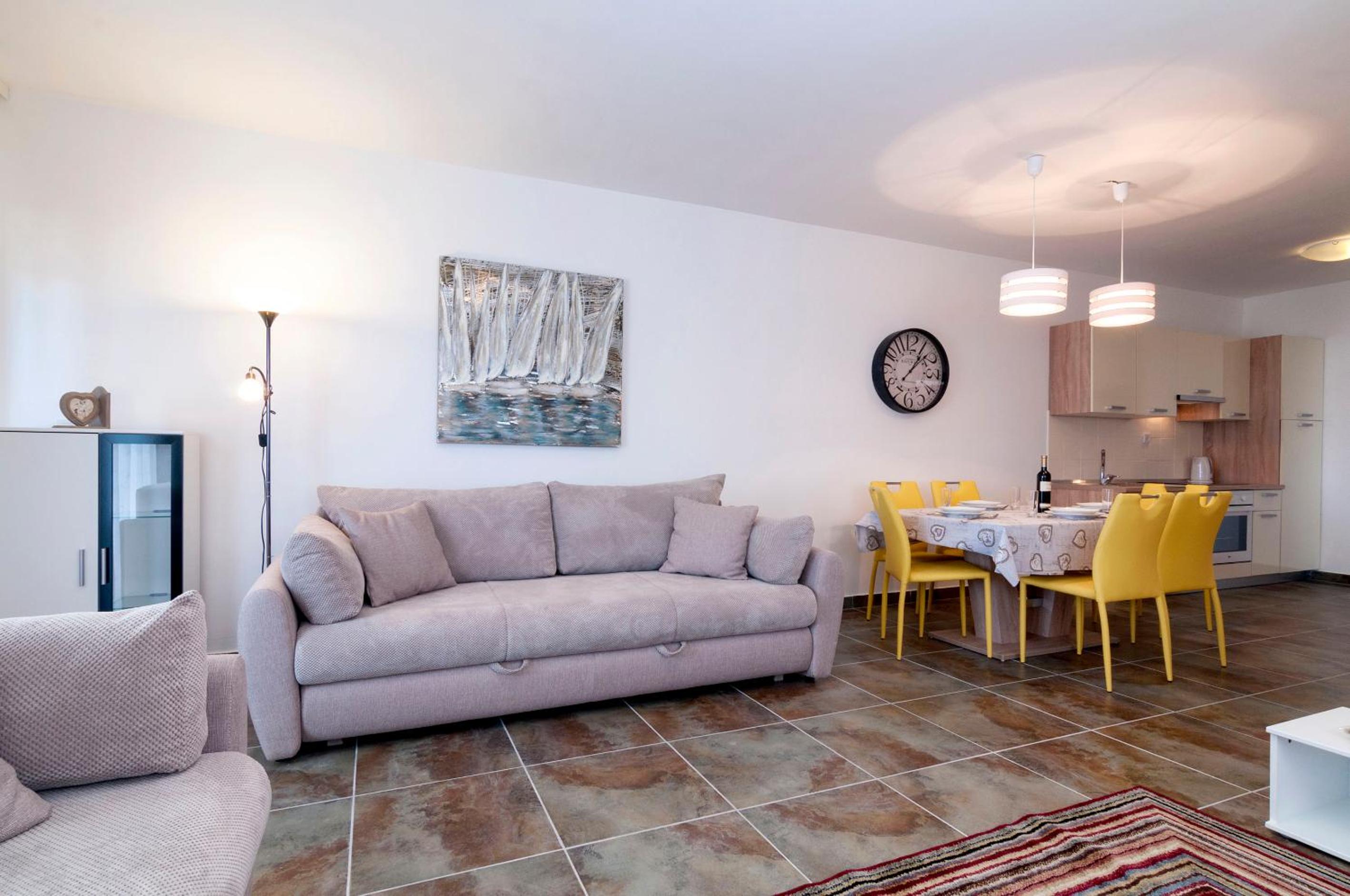 Two-Bedroom Apartment with Terrace and Sea View - Photo 4