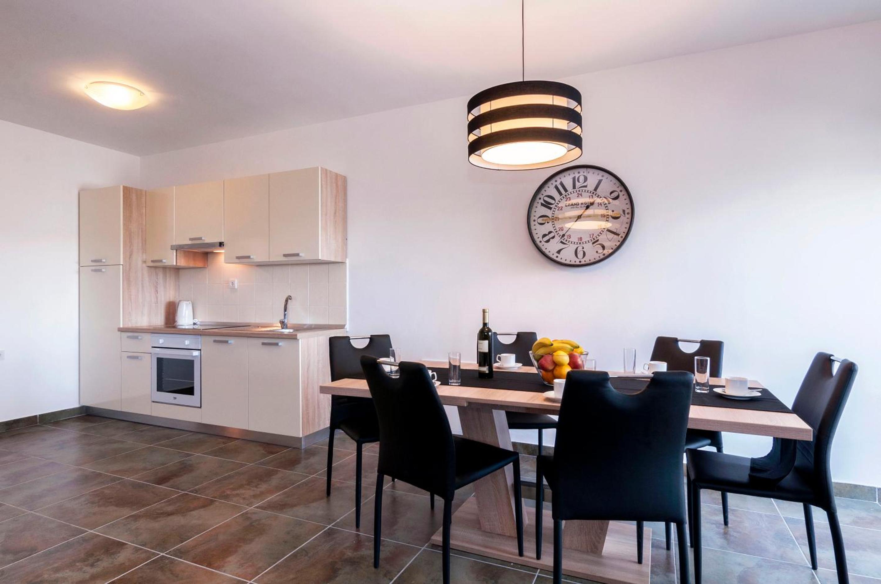 Two-Bedroom Apartment with Balcony and Sea View photo 2