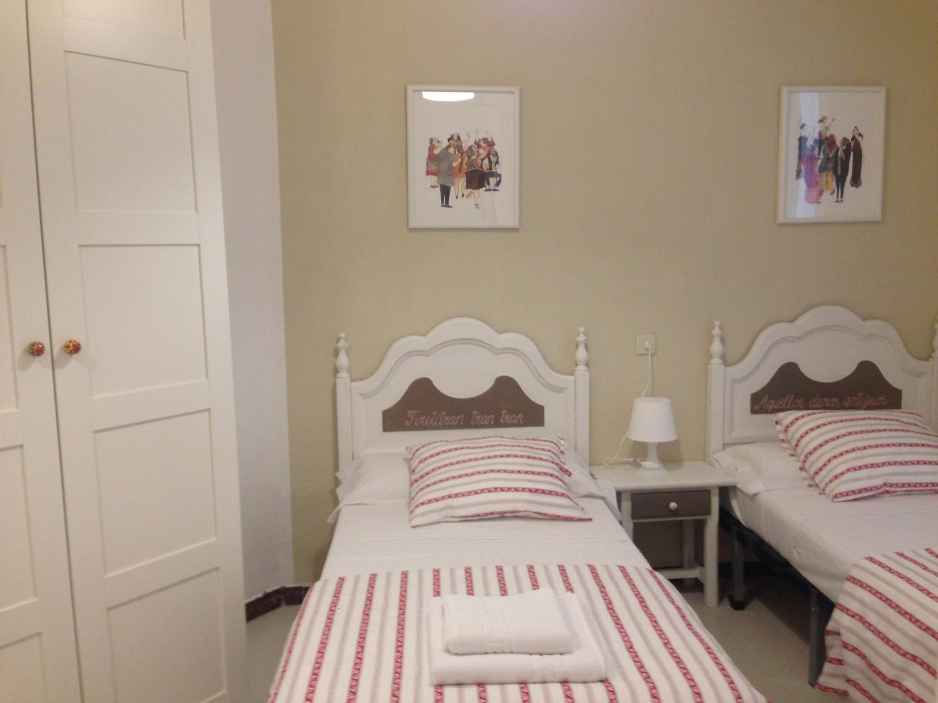Triple Room with Private Bathroom - Photo 5
