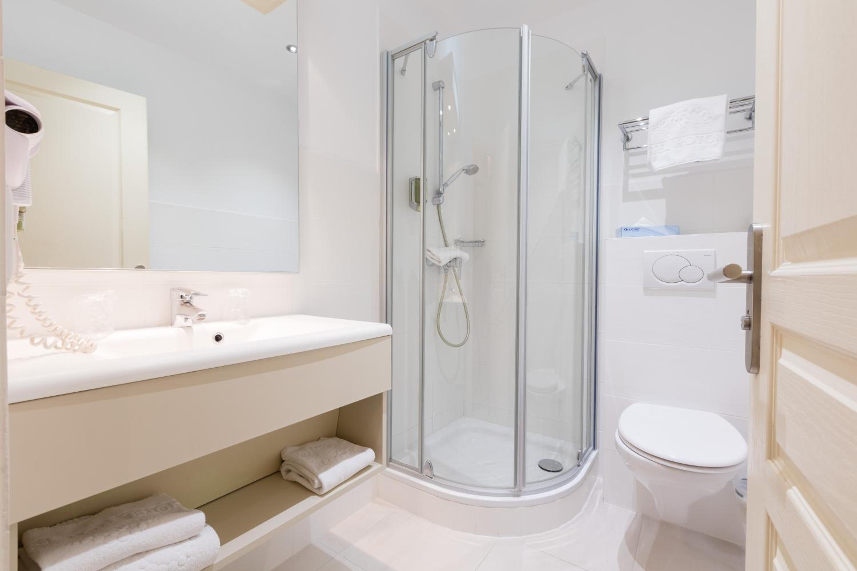 Double Room - Photo 2