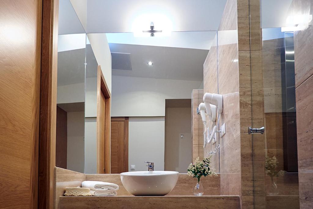 Superior Apartment with Hot Tub - Photo 8