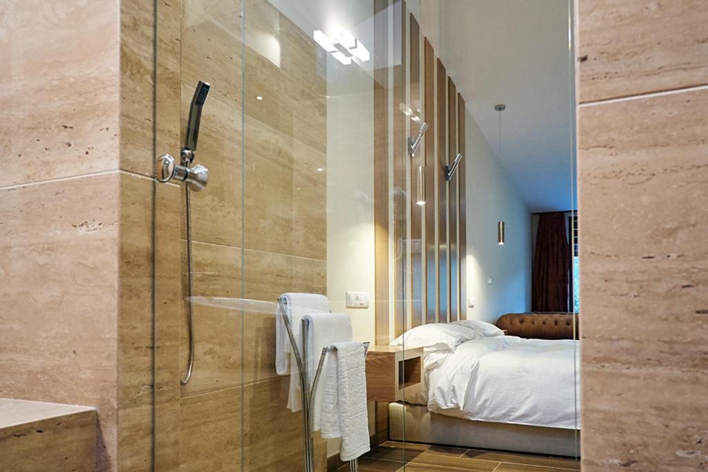 Superior Apartment with Hot Tub - Photo 4